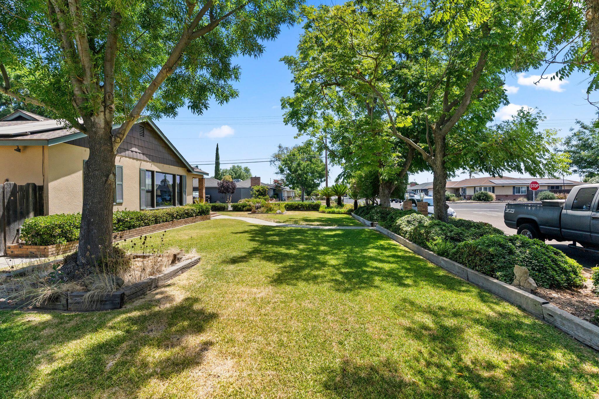 202 W Terrace Dr, Hanford, CA 93230