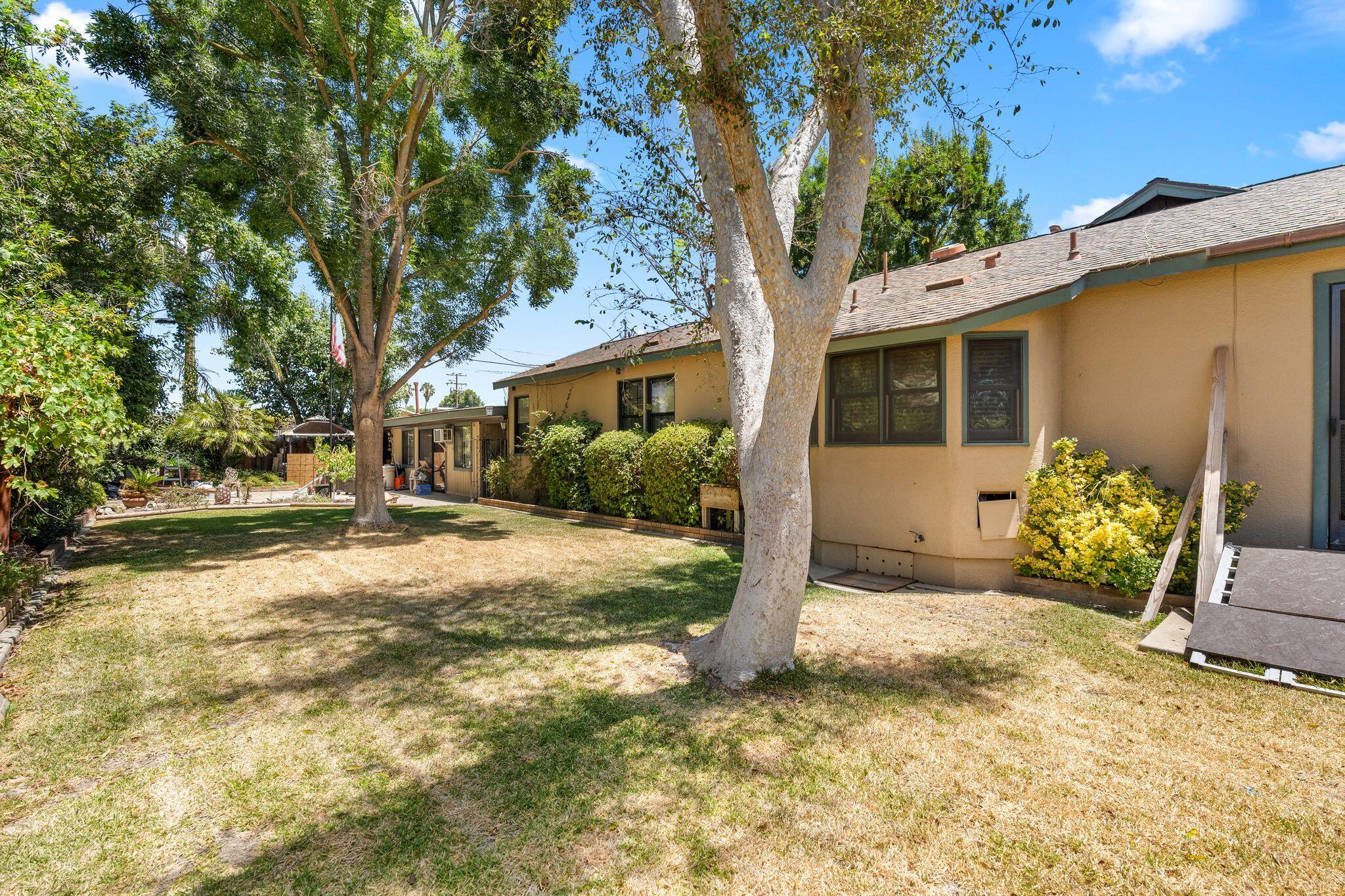 202 W Terrace Dr, Hanford, CA 93230