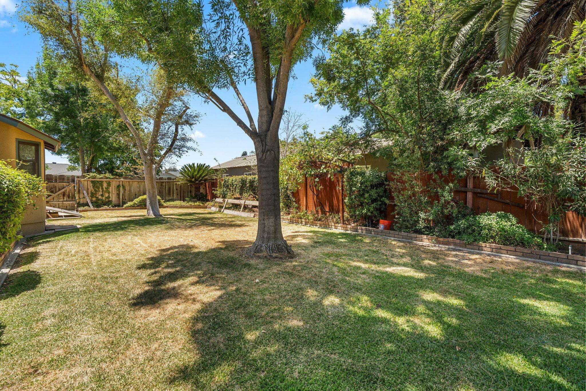 202 W Terrace Dr, Hanford, CA 93230
