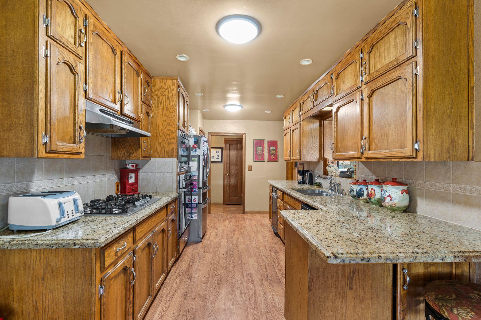 202 W Terrace Dr, Hanford, CA 93230