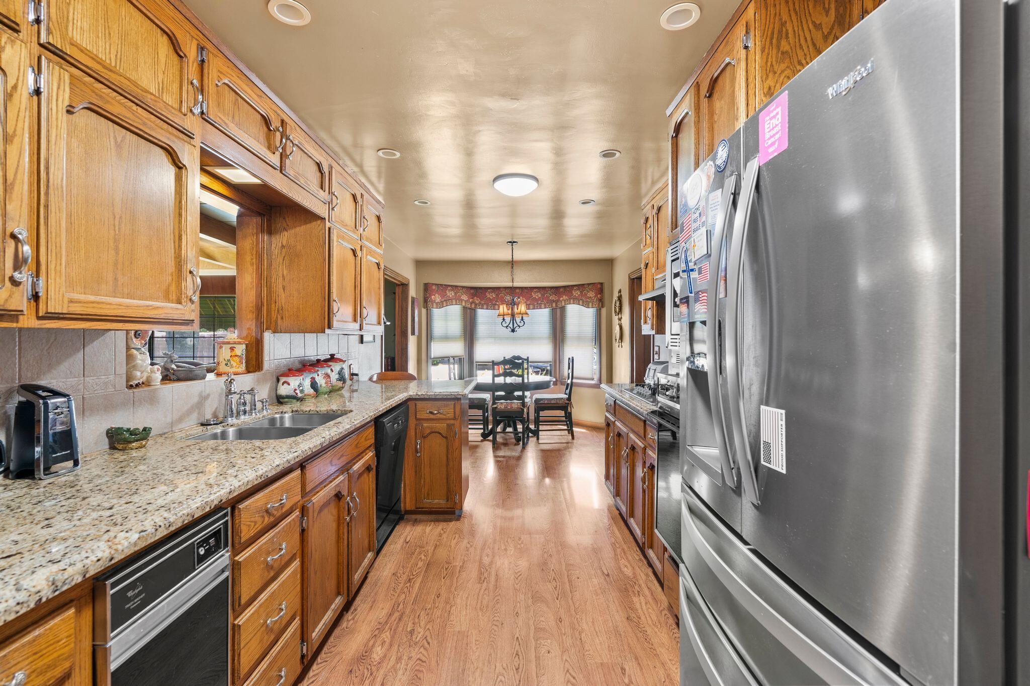 202 W Terrace Dr, Hanford, CA 93230
