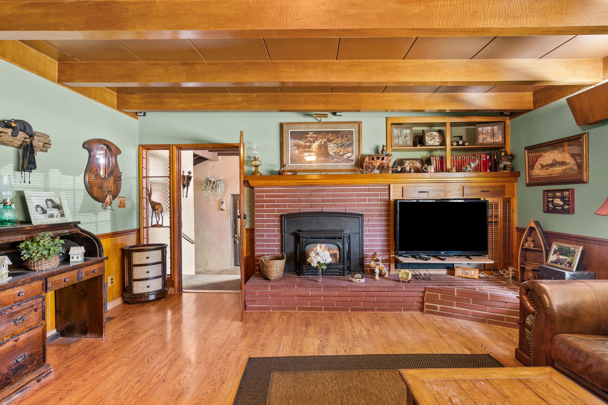 202 W Terrace Dr, Hanford, CA 93230