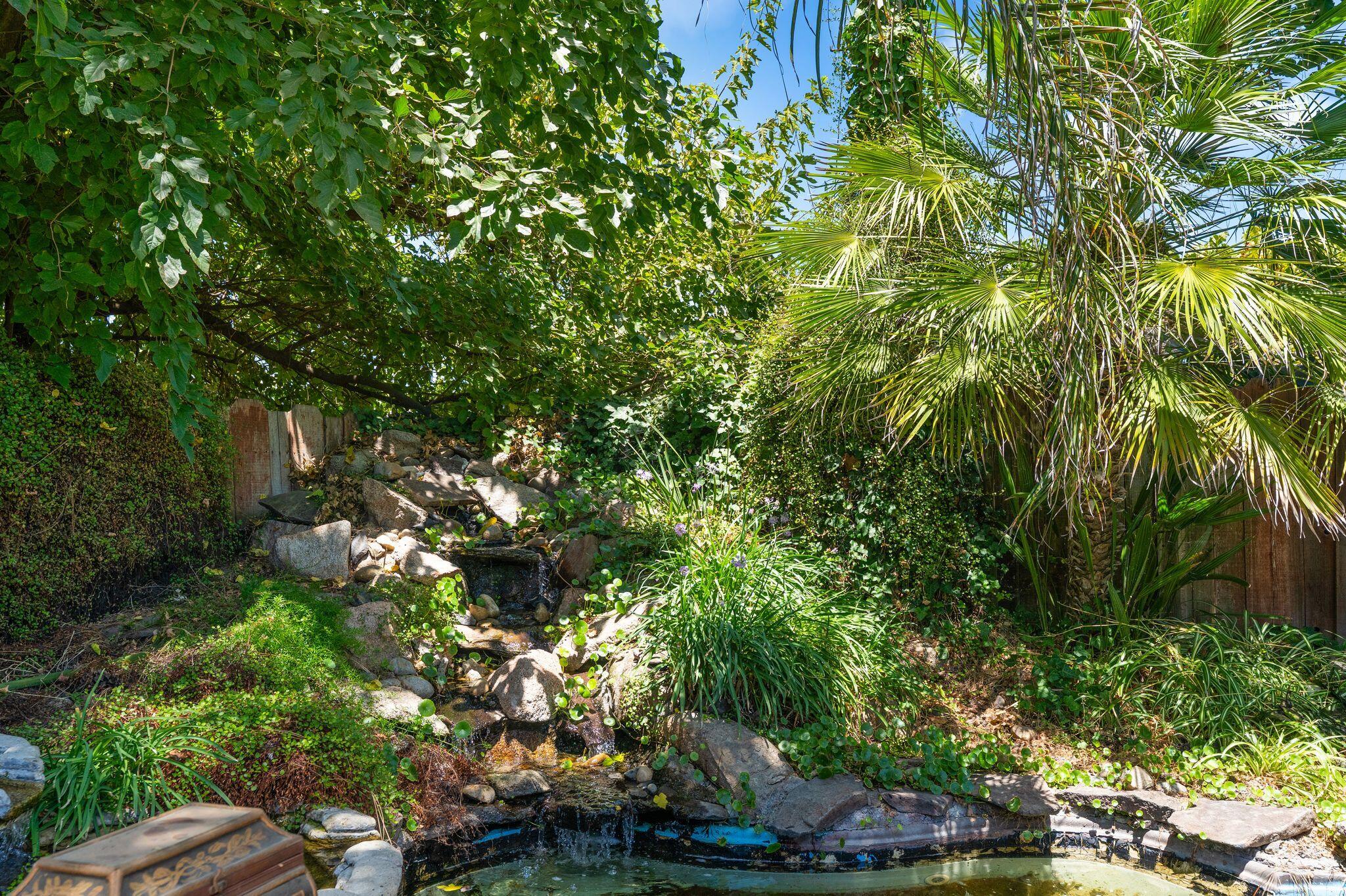202 W Terrace Dr, Hanford, CA 93230