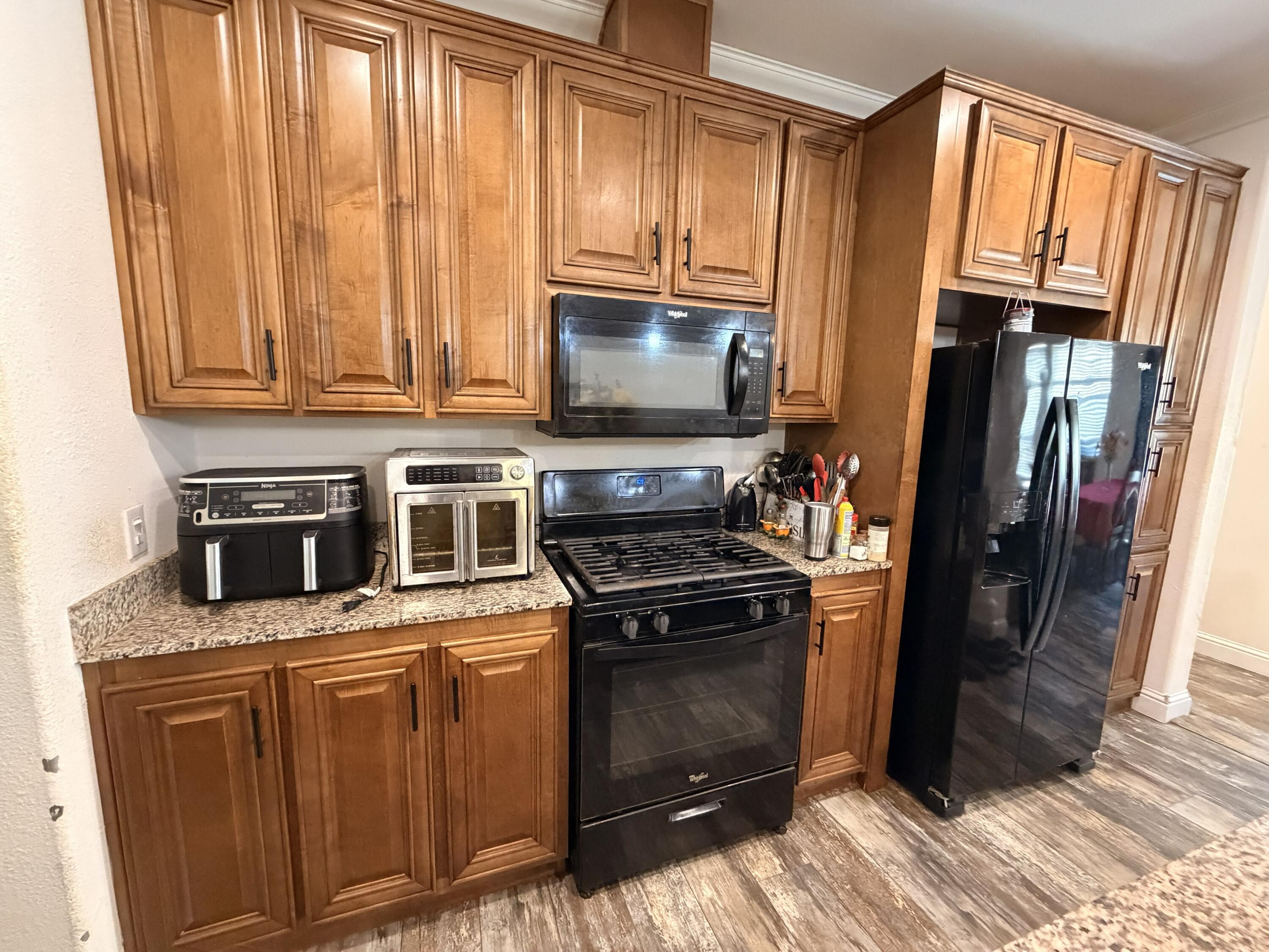 37180 Mistletoe Rd, Yokuts Valley, CA 93675