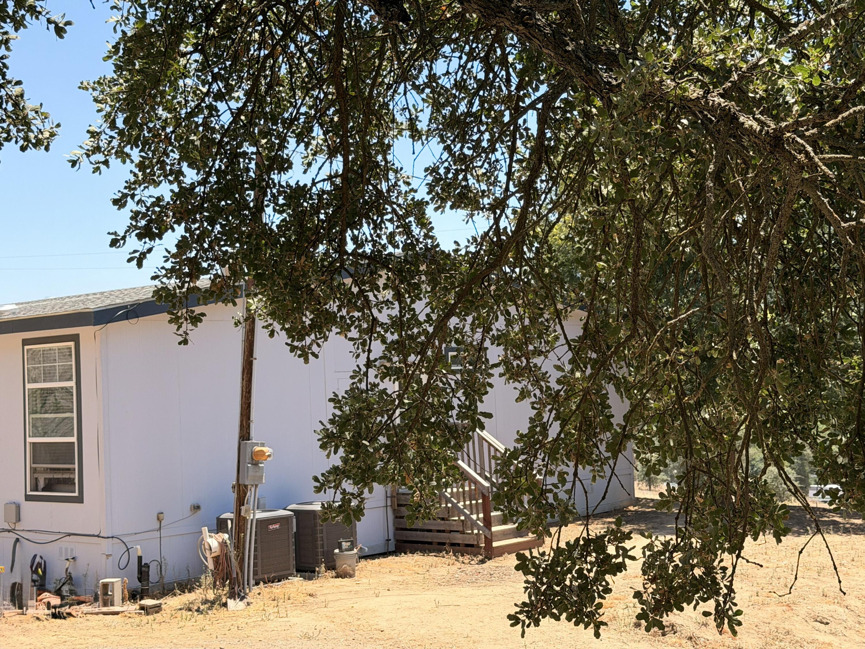 37180 Mistletoe Rd, Yokuts Valley, CA 93675