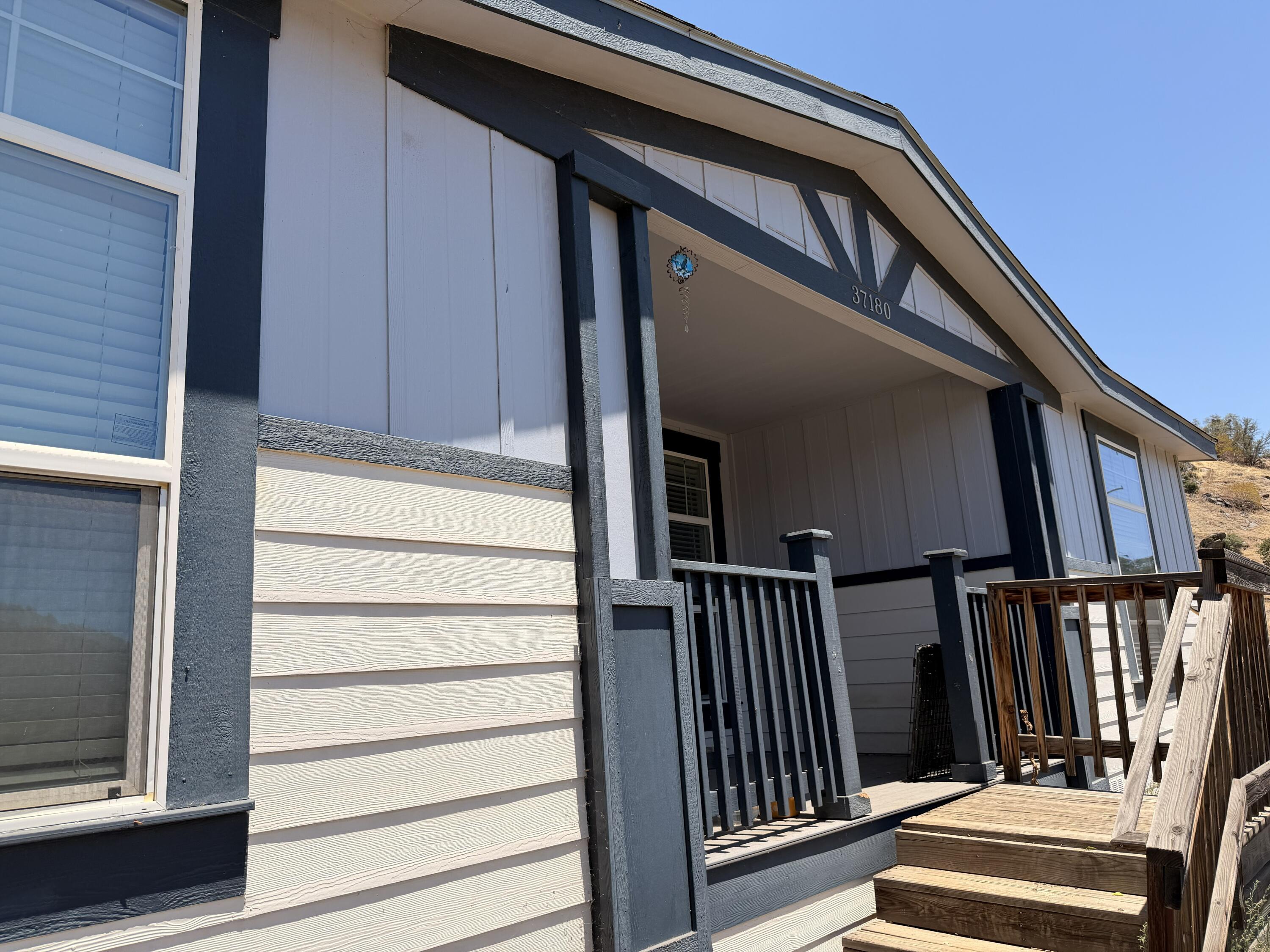 37180 Mistletoe Rd, Yokuts Valley, CA 93675