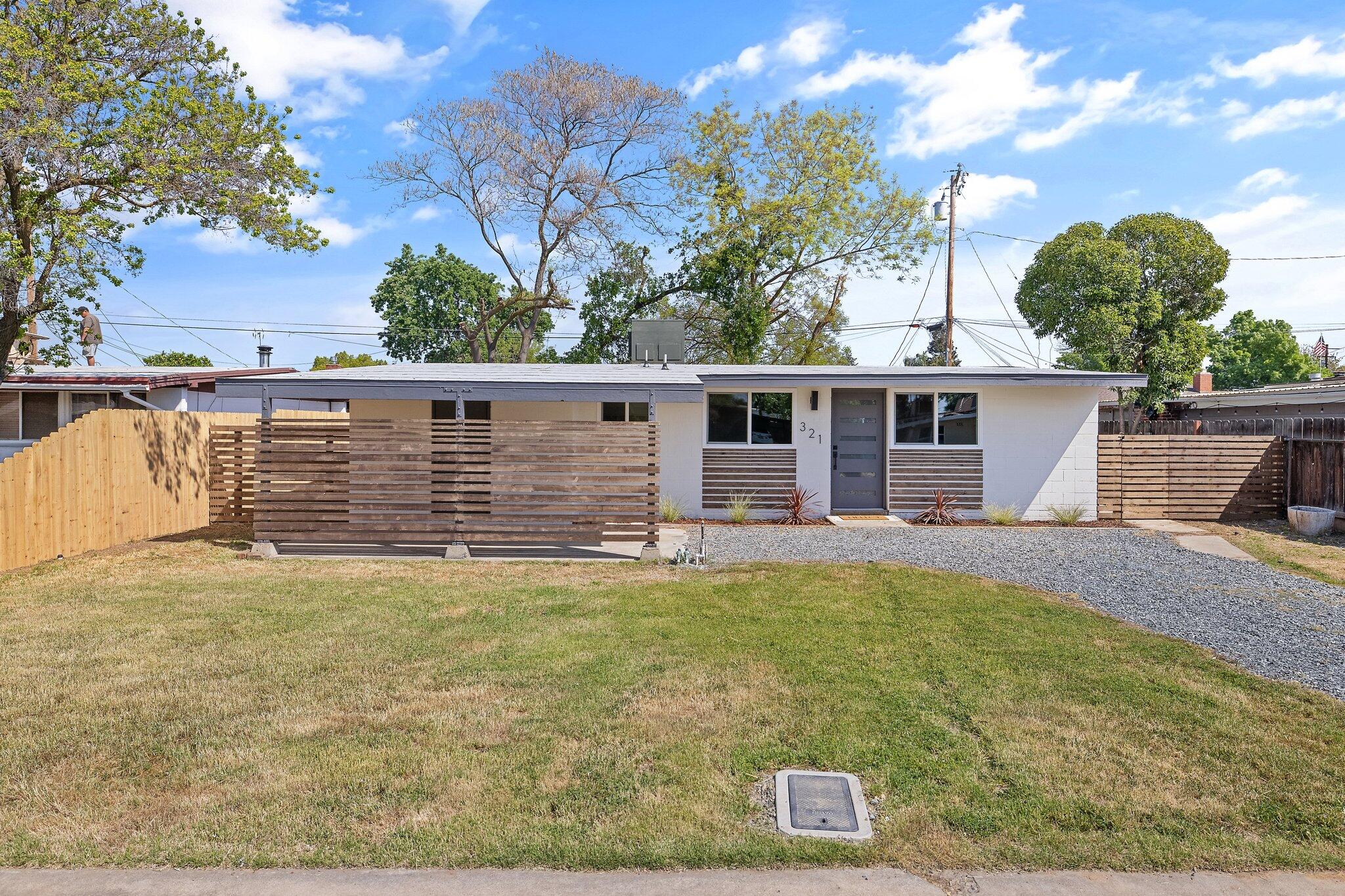 321 Peach Dr, Exeter, CA 93221