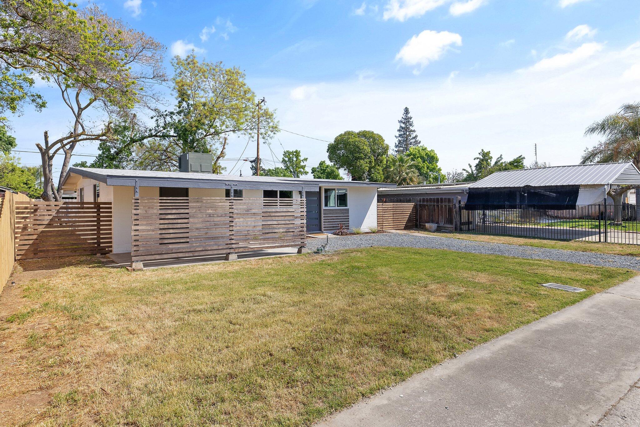 321 Peach Dr, Exeter, CA 93221