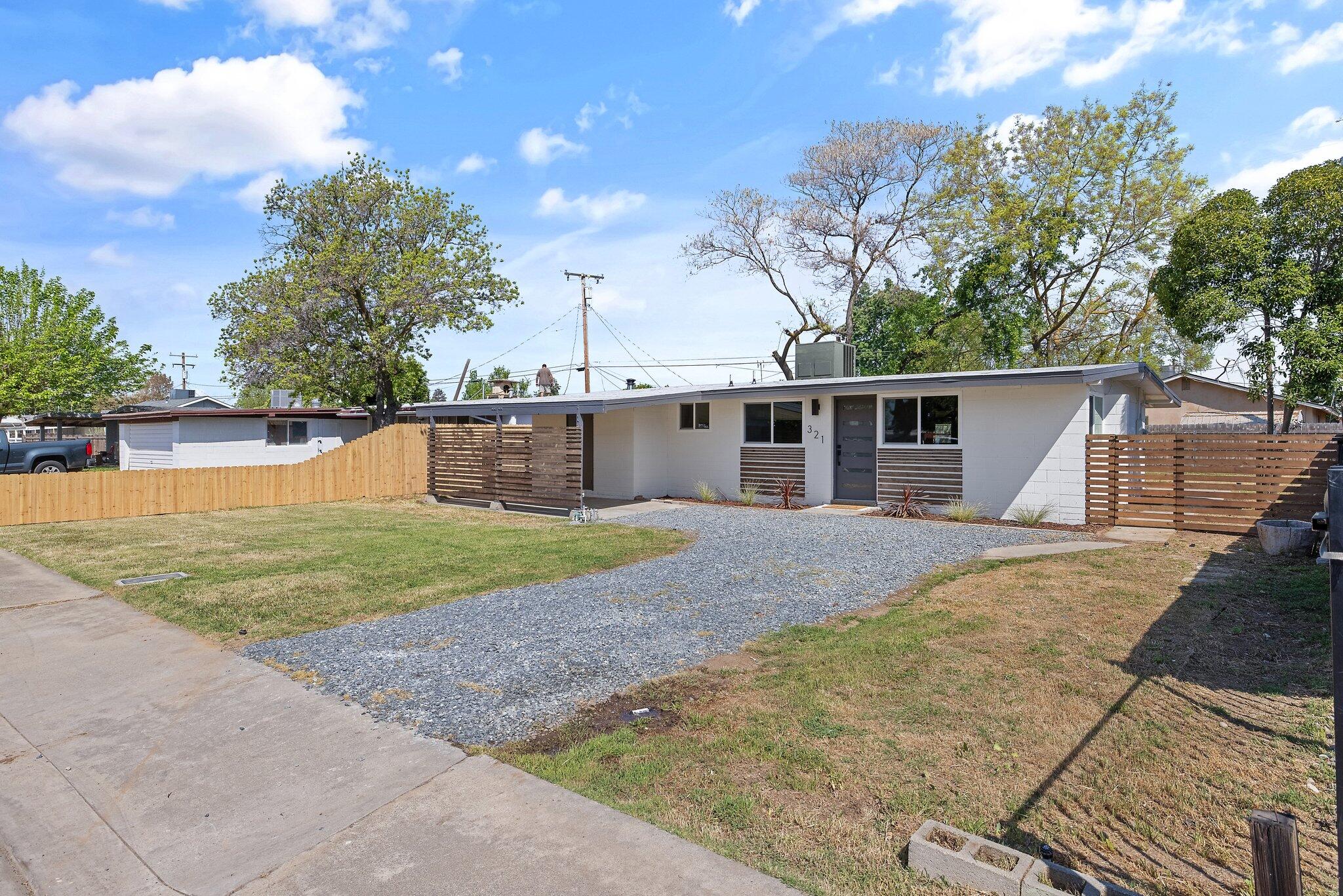321 Peach Dr, Exeter, CA 93221