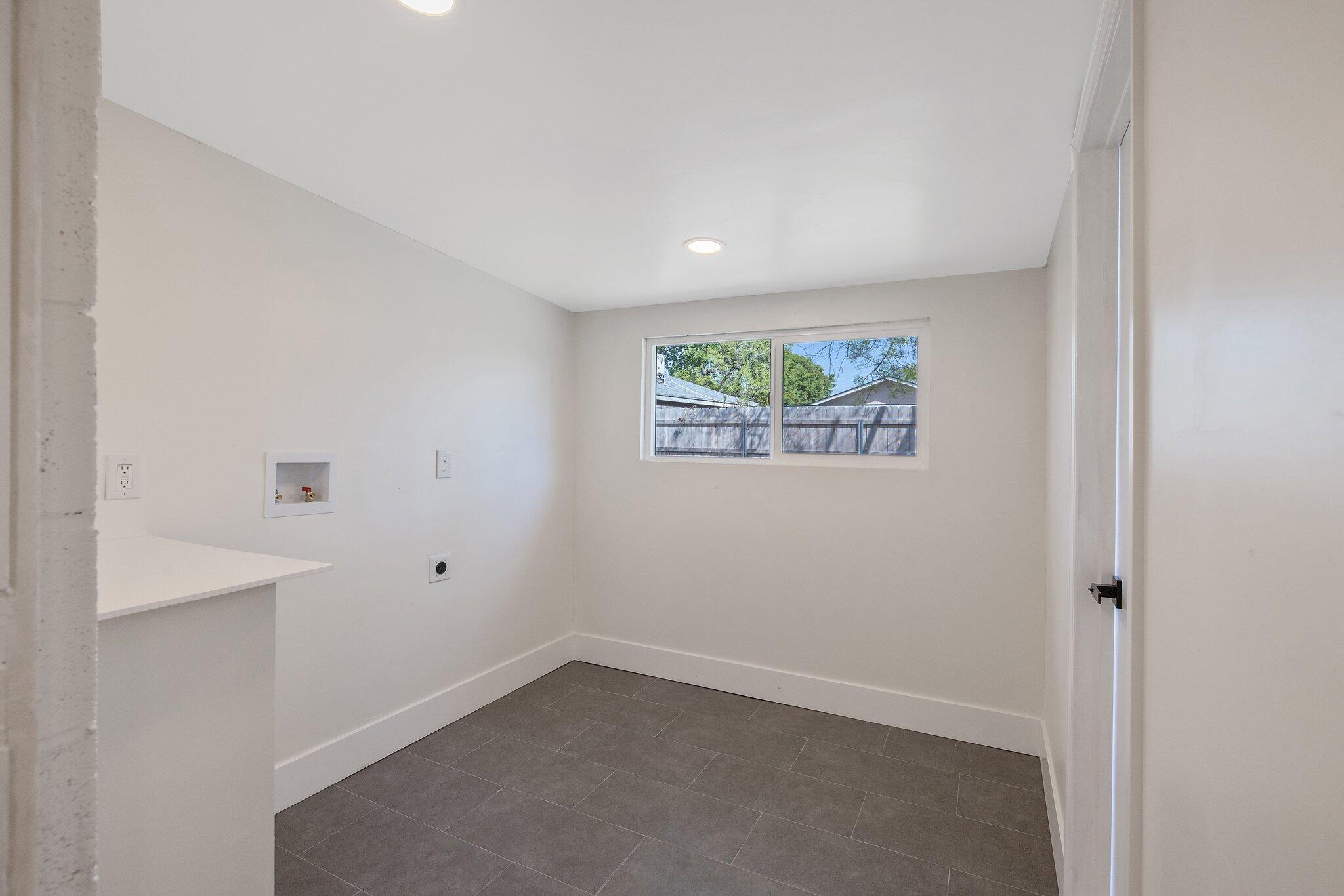 321 Peach Dr, Exeter, CA 93221