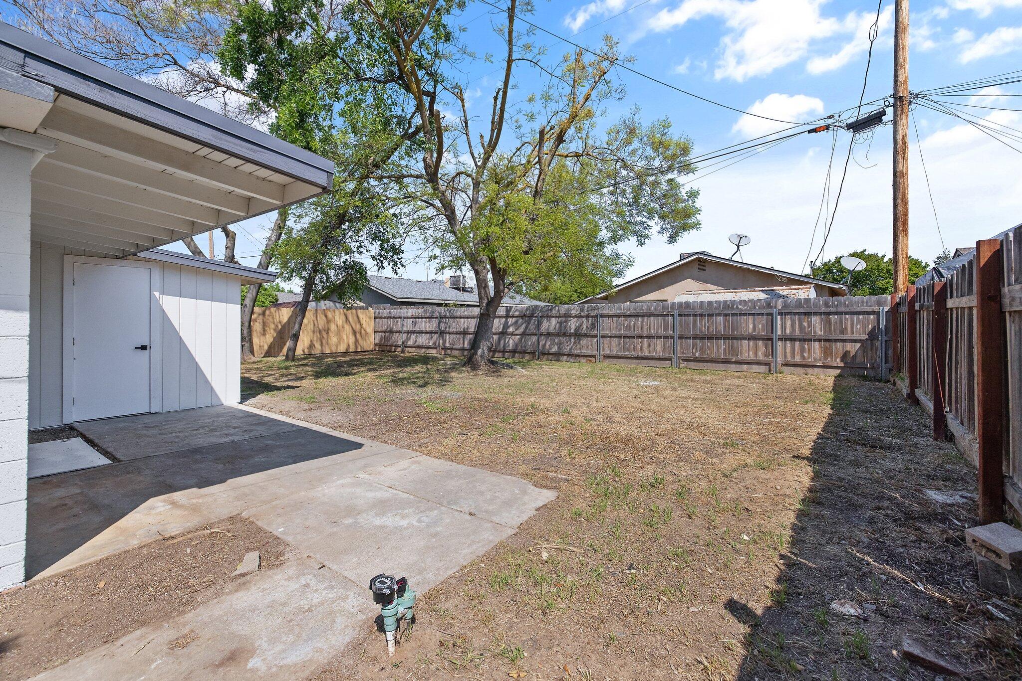 321 Peach Dr, Exeter, CA 93221