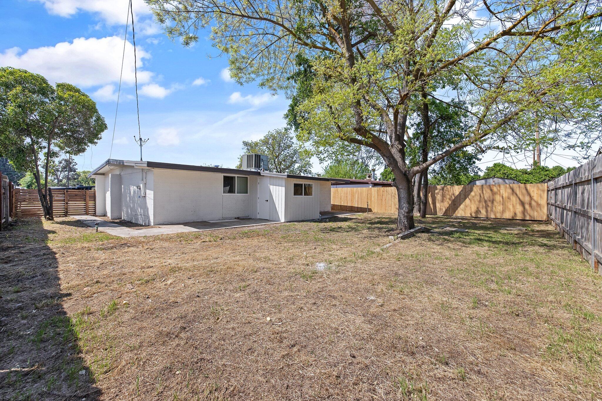 321 Peach Dr, Exeter, CA 93221