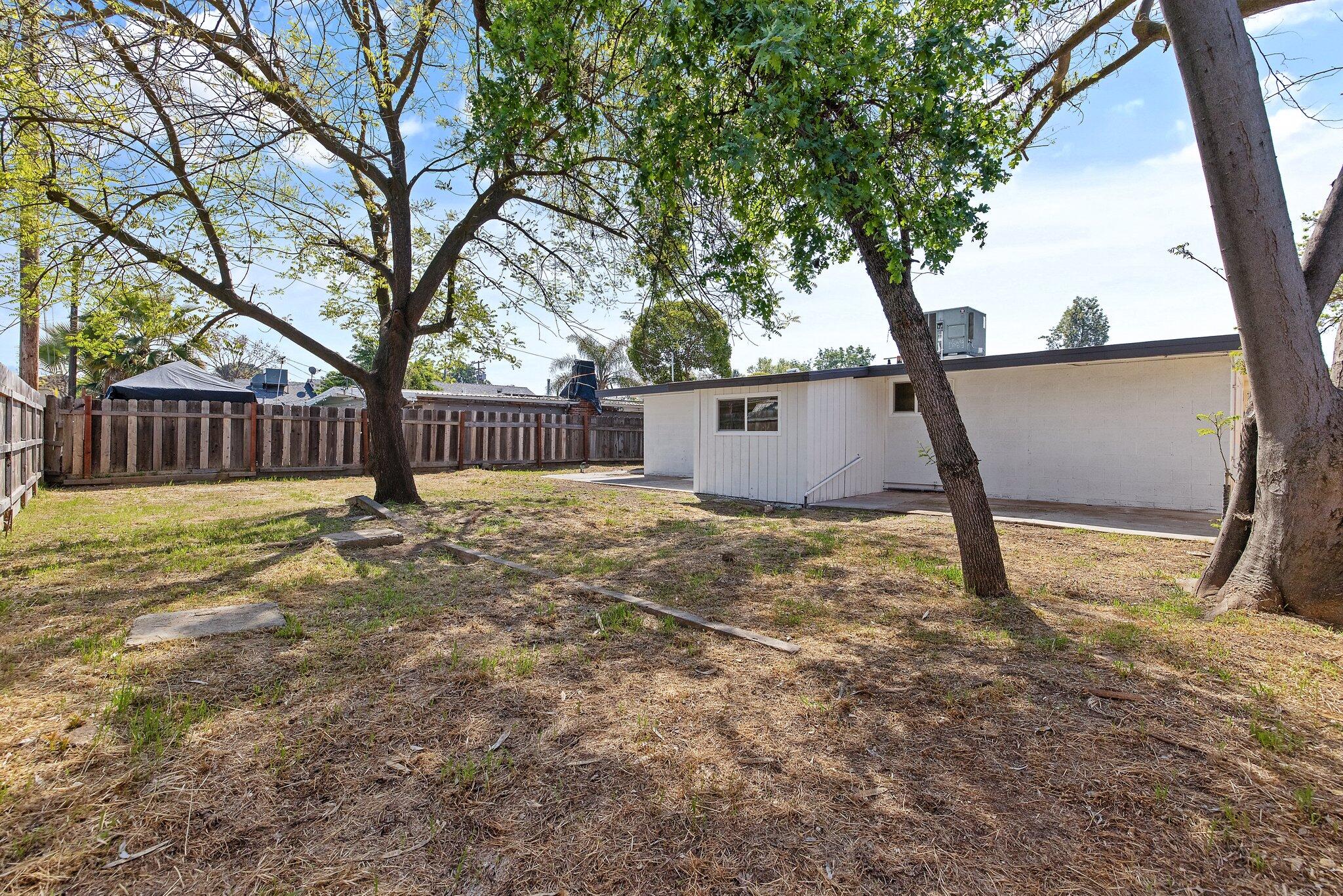 321 Peach Dr, Exeter, CA 93221