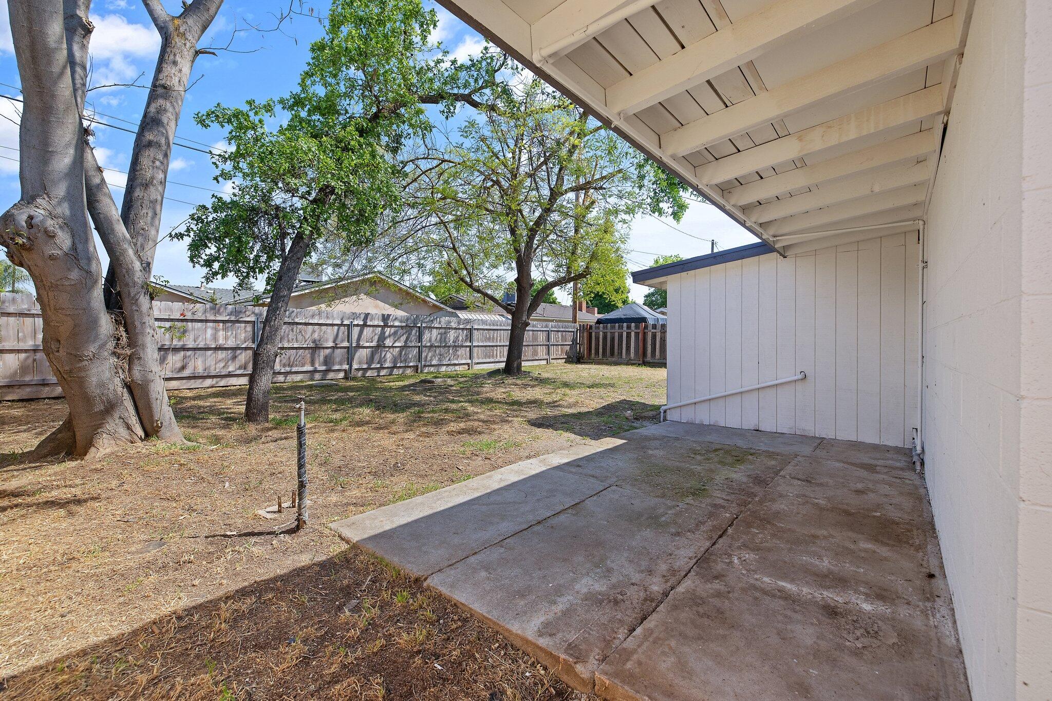 321 Peach Dr, Exeter, CA 93221