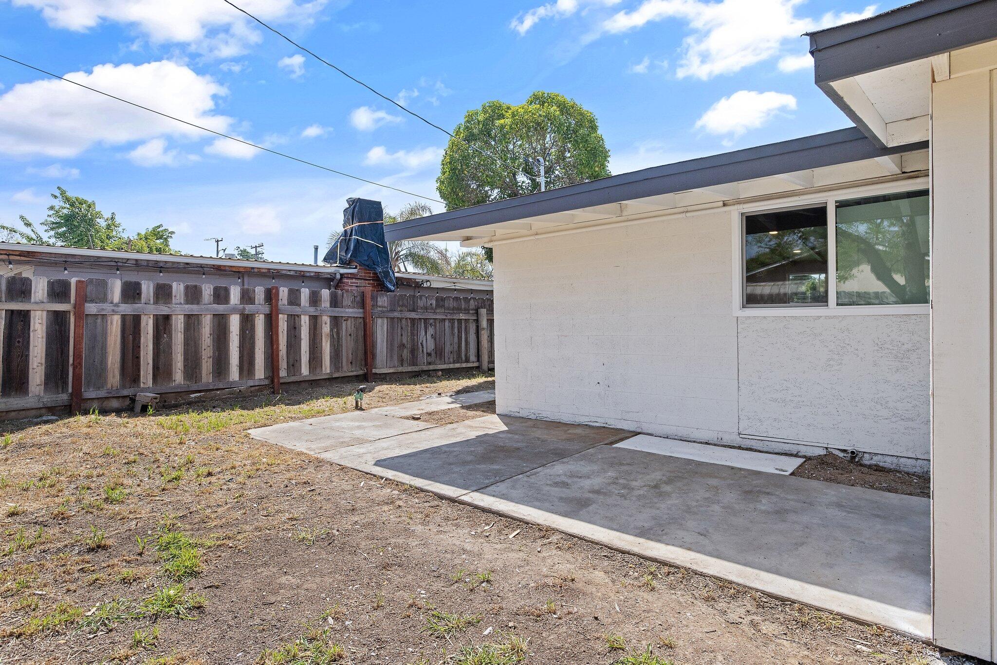321 Peach Dr, Exeter, CA 93221