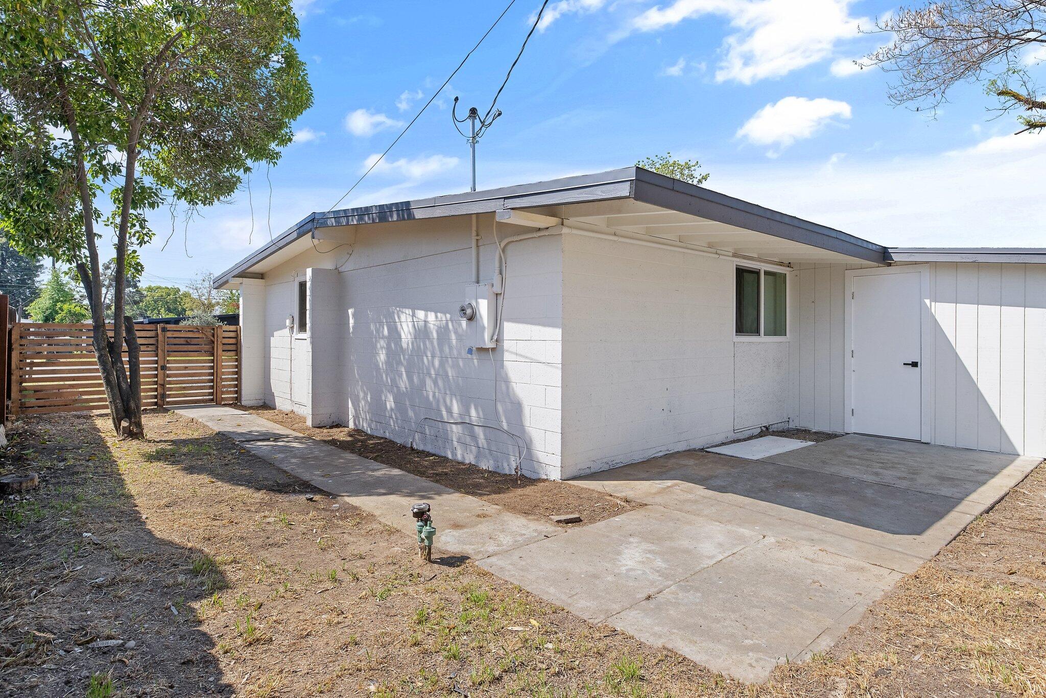 321 Peach Dr, Exeter, CA 93221