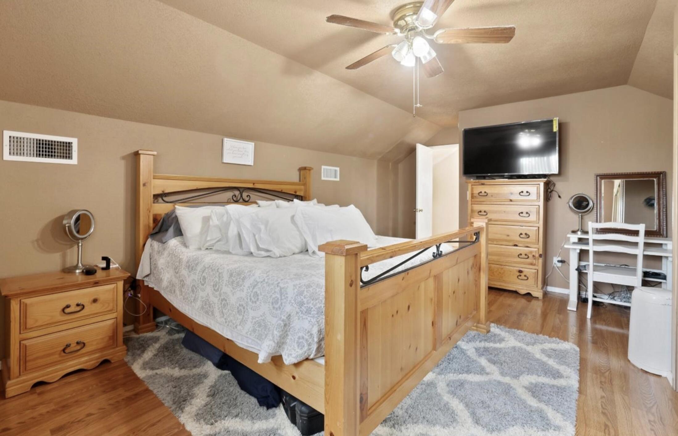182 E Kennedy Ave, Tulare, CA 93274