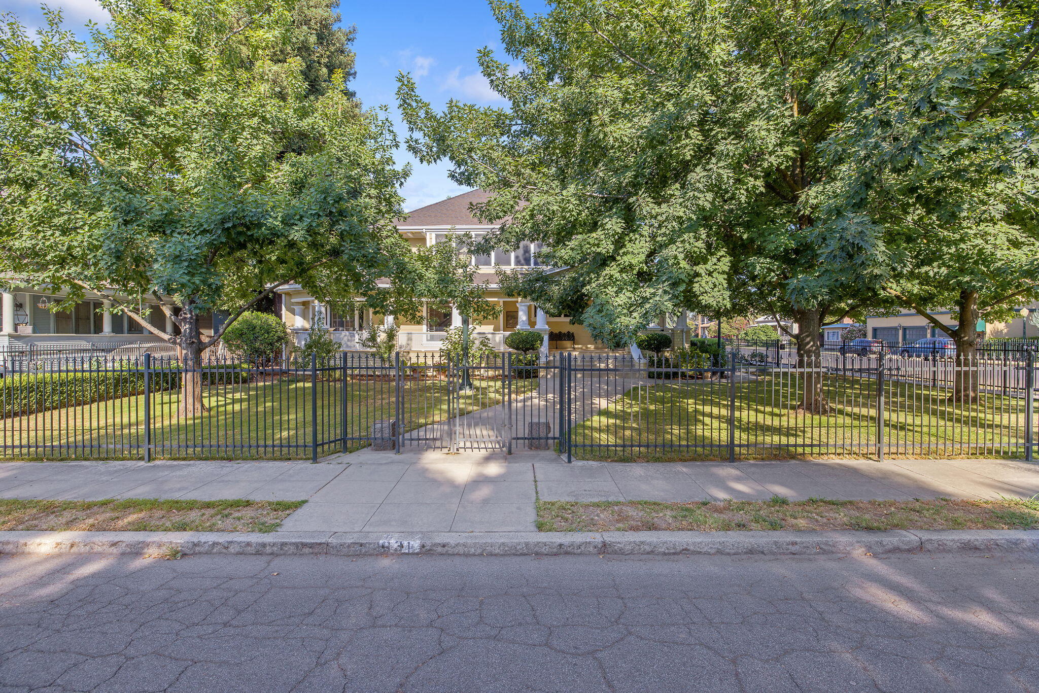 631 N Encina St, Visalia, CA 93291