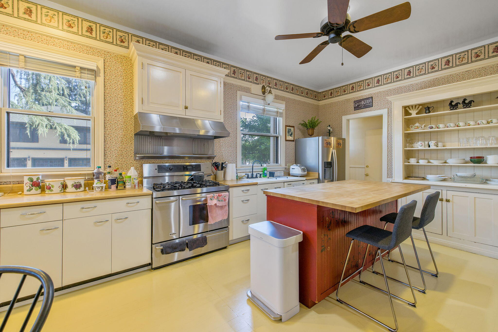 631 N Encina St, Visalia, CA 93291