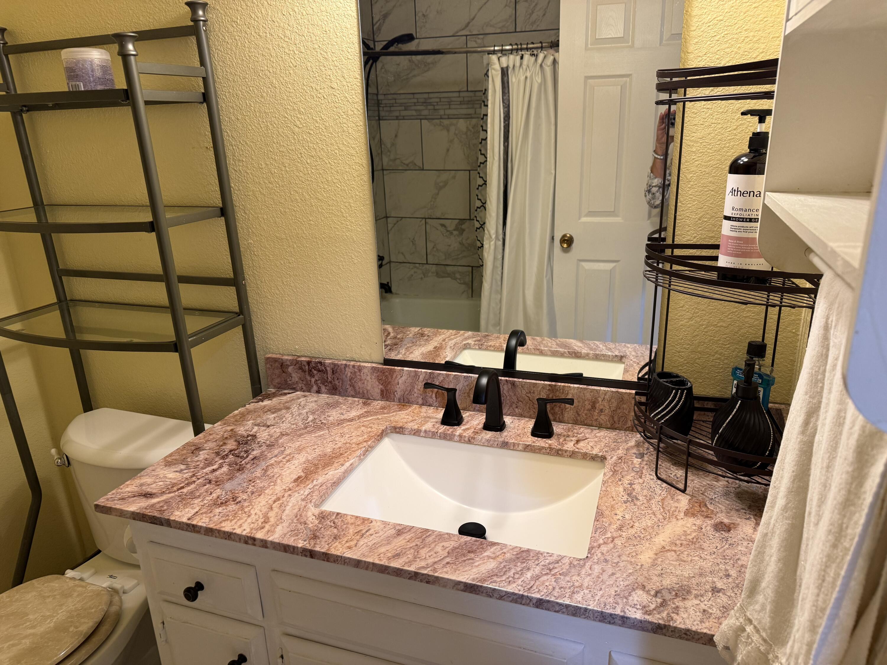 1047 S Linwood St, Visalia, CA 93277