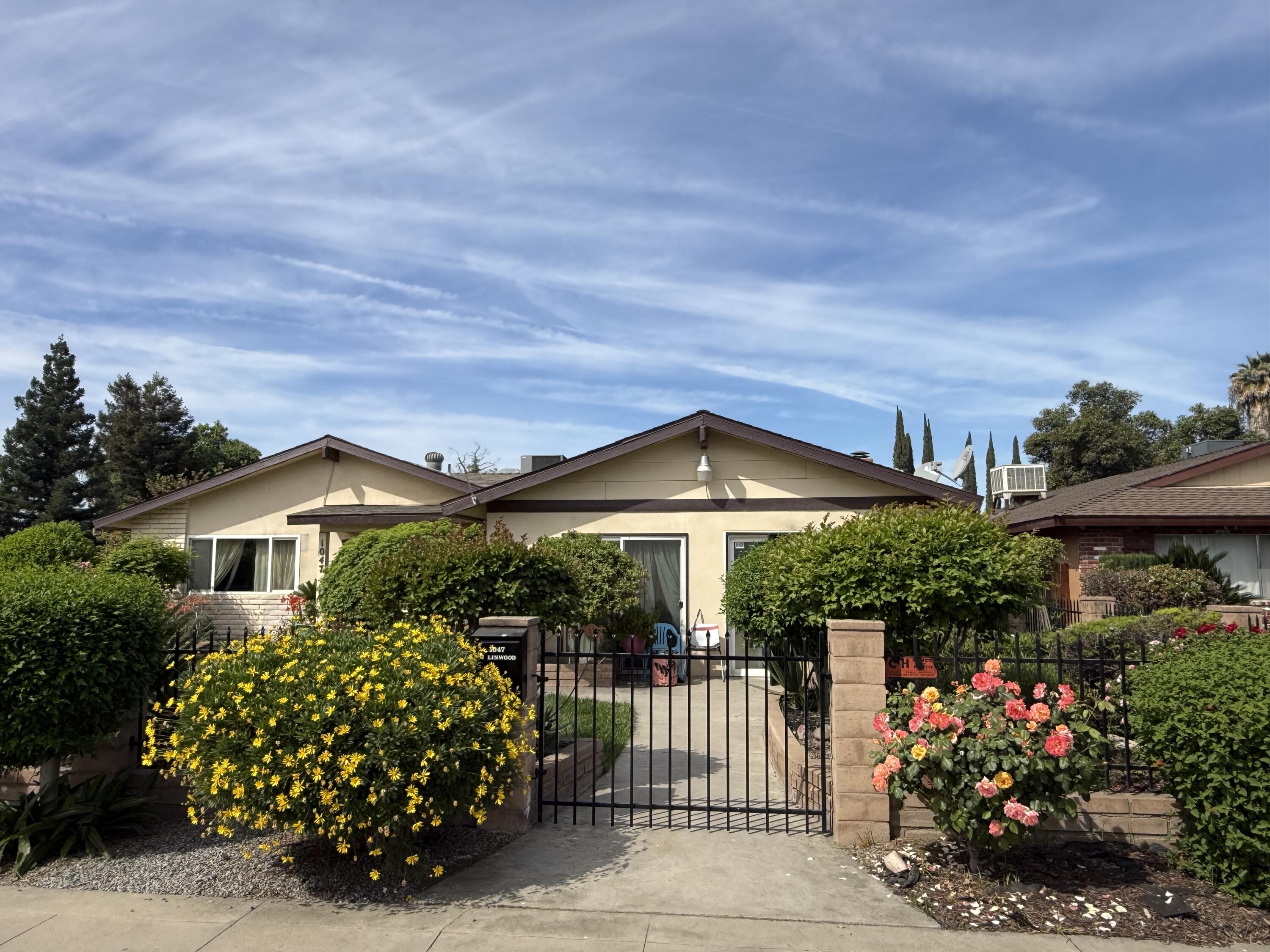1047 S Linwood St, Visalia, CA 93277