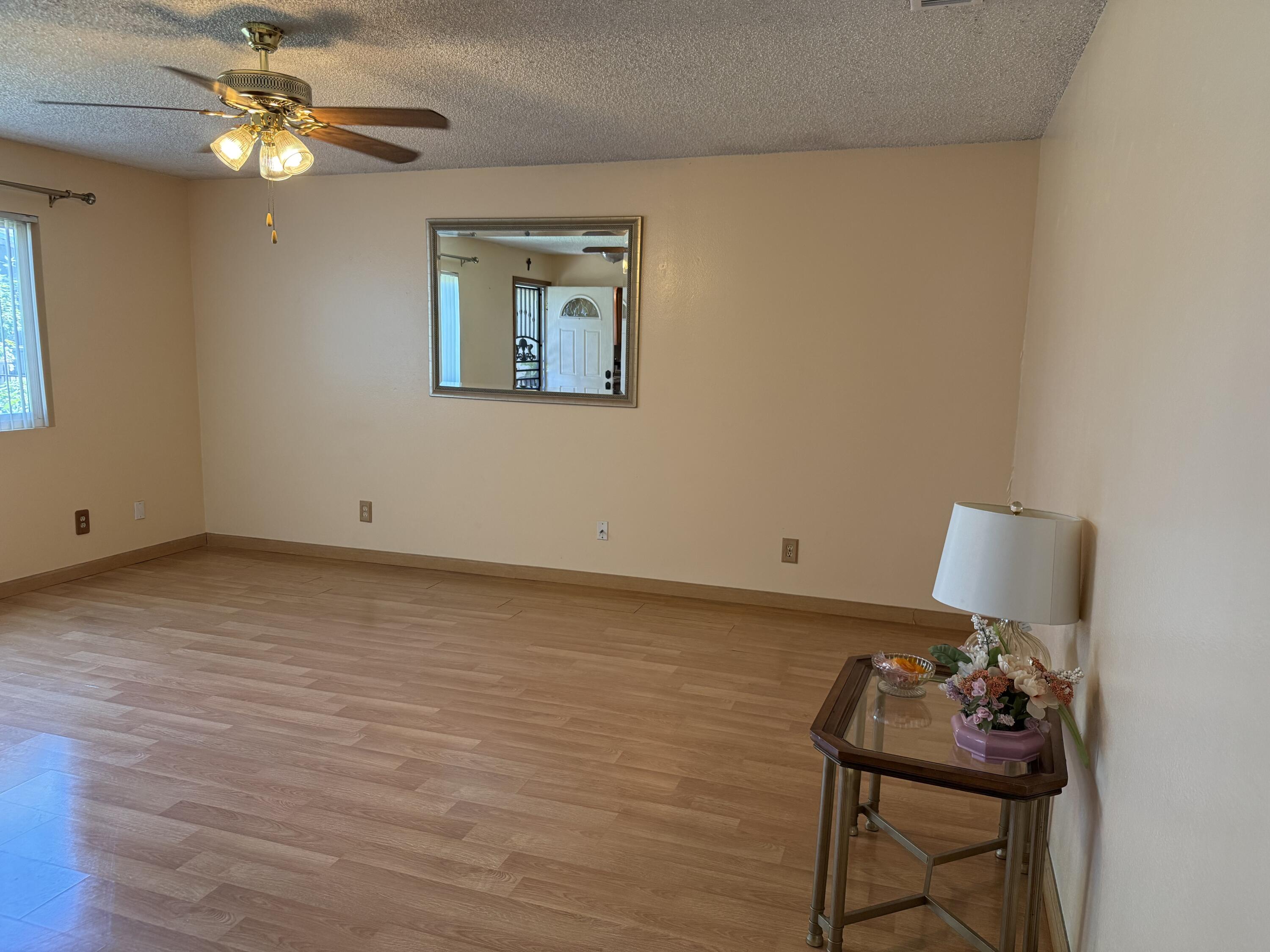 1047 S Linwood St, Visalia, CA 93277