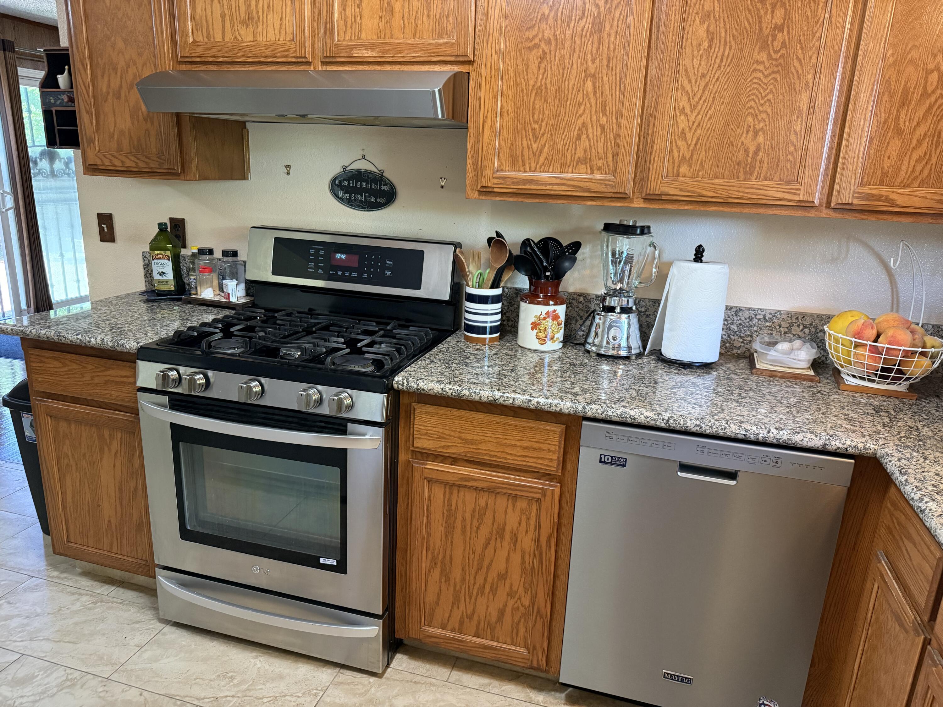 1047 S Linwood St, Visalia, CA 93277