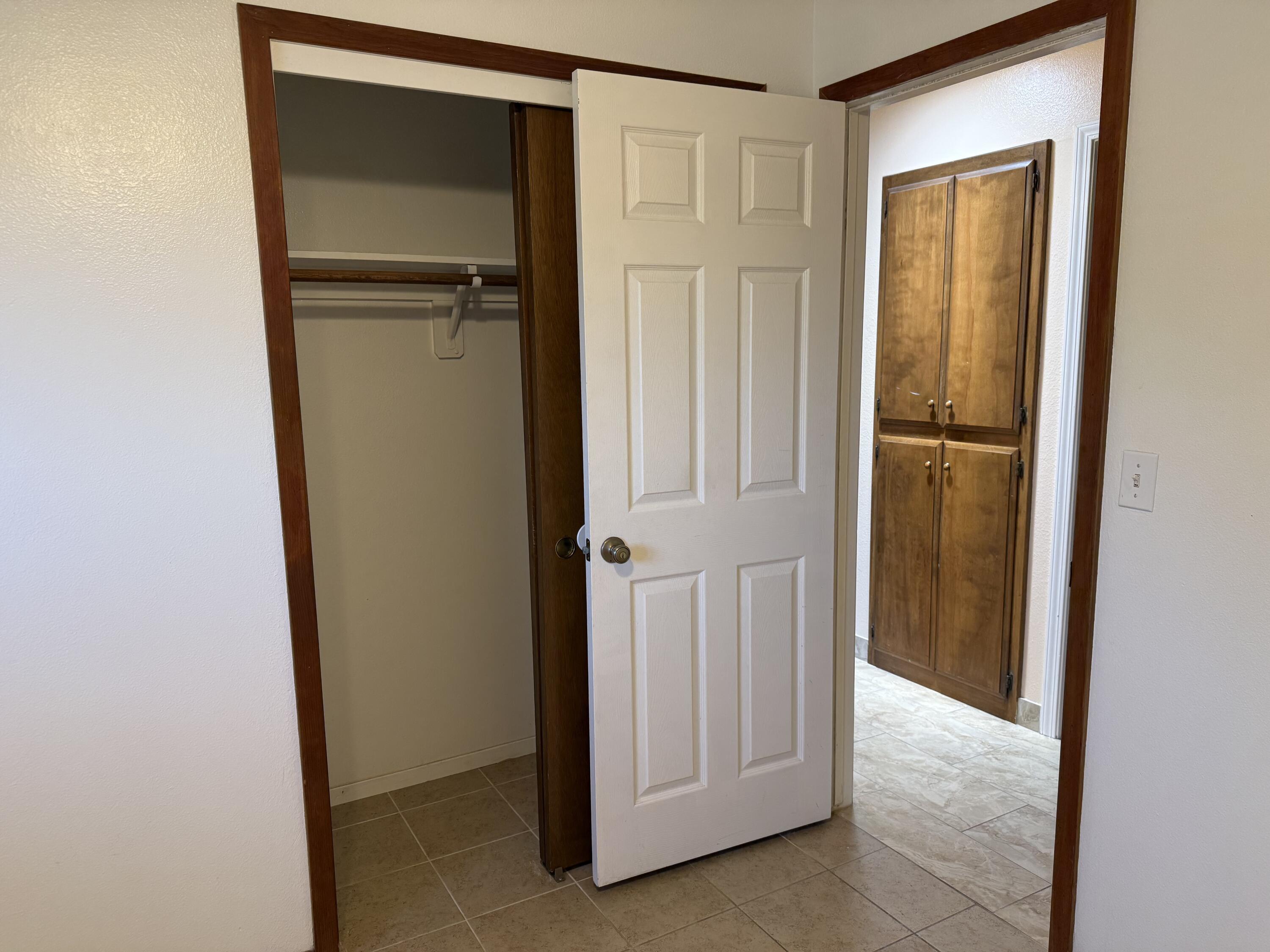 1047 S Linwood St, Visalia, CA 93277