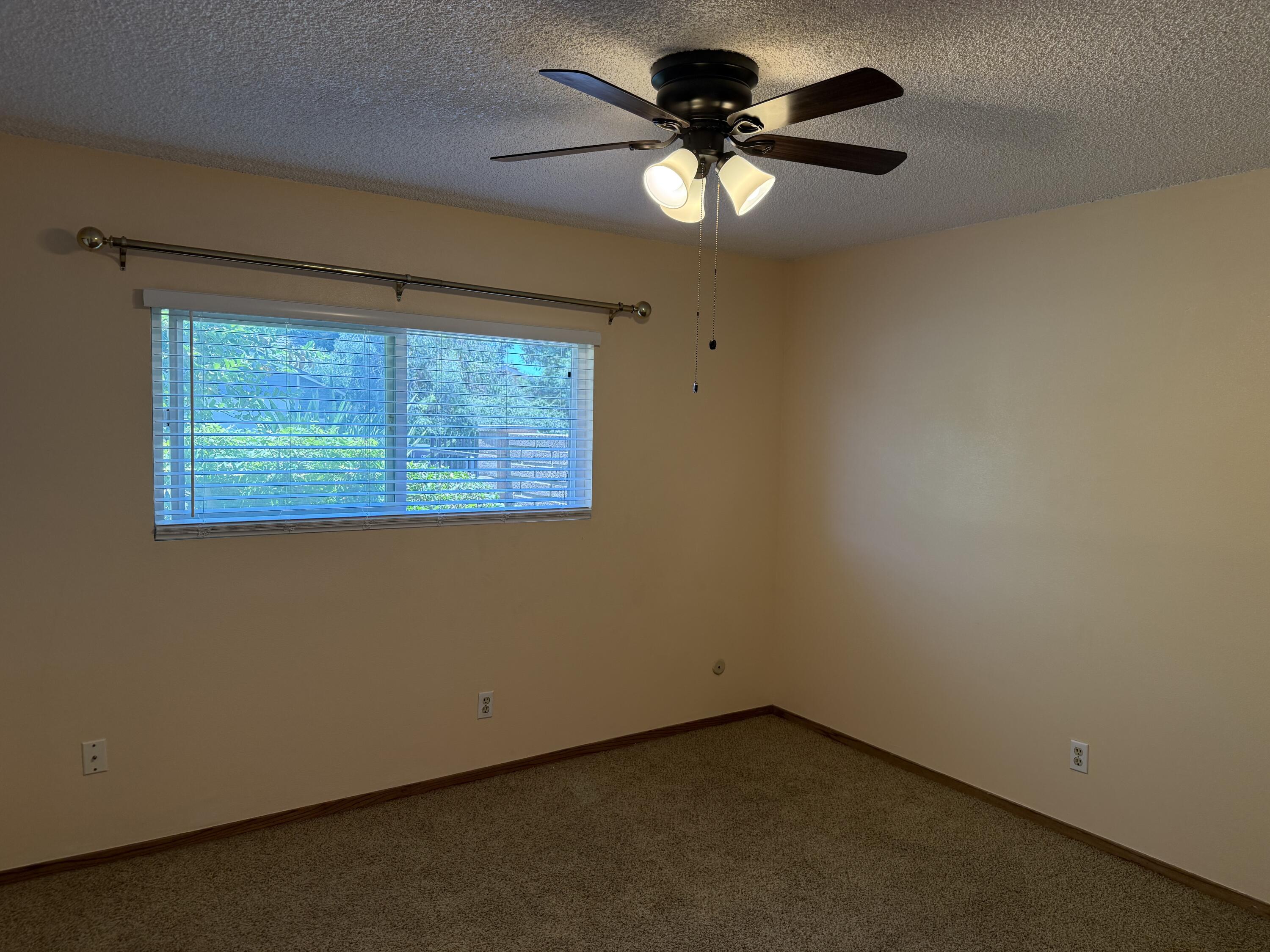 1047 S Linwood St, Visalia, CA 93277