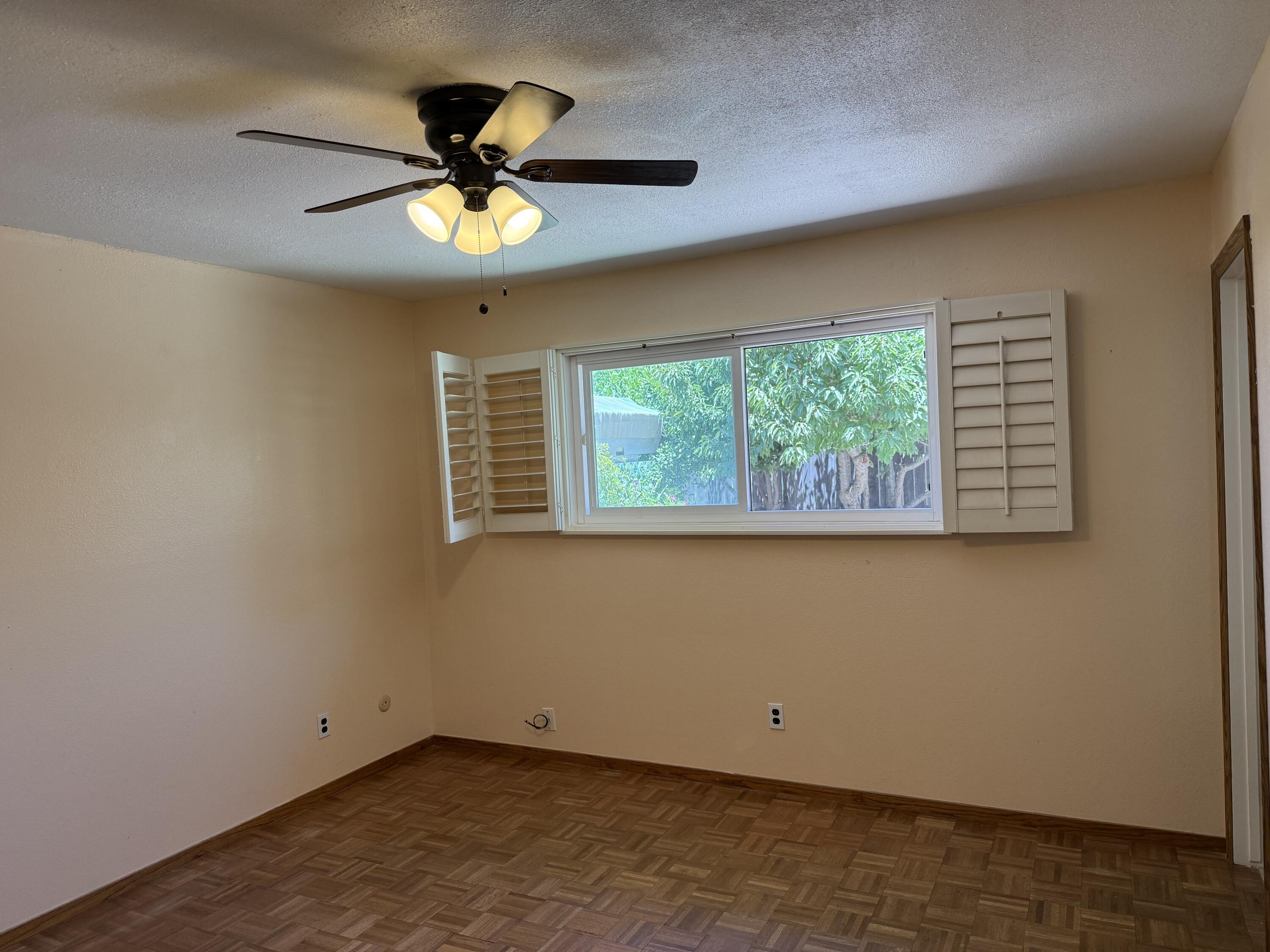 1047 S Linwood St, Visalia, CA 93277