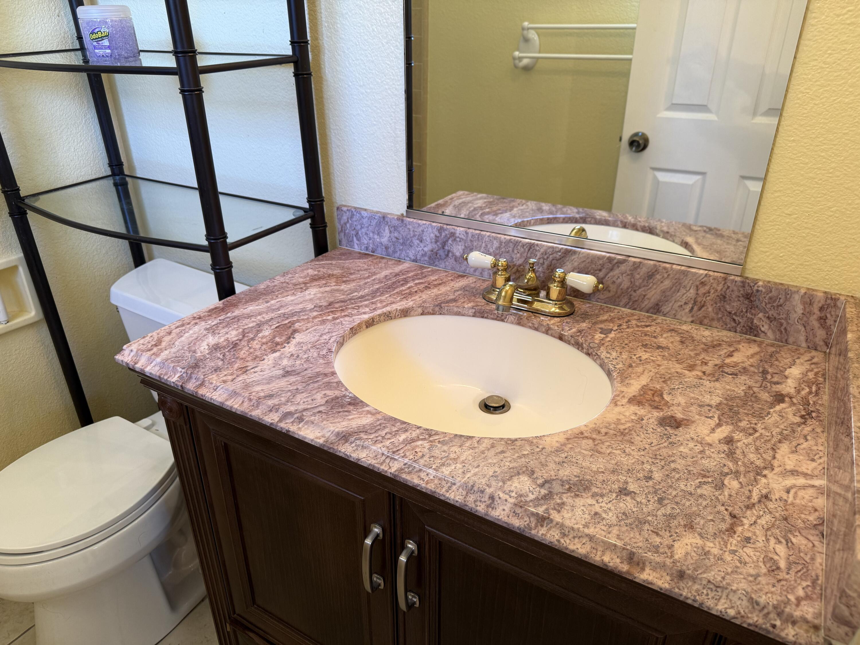 1047 S Linwood St, Visalia, CA 93277