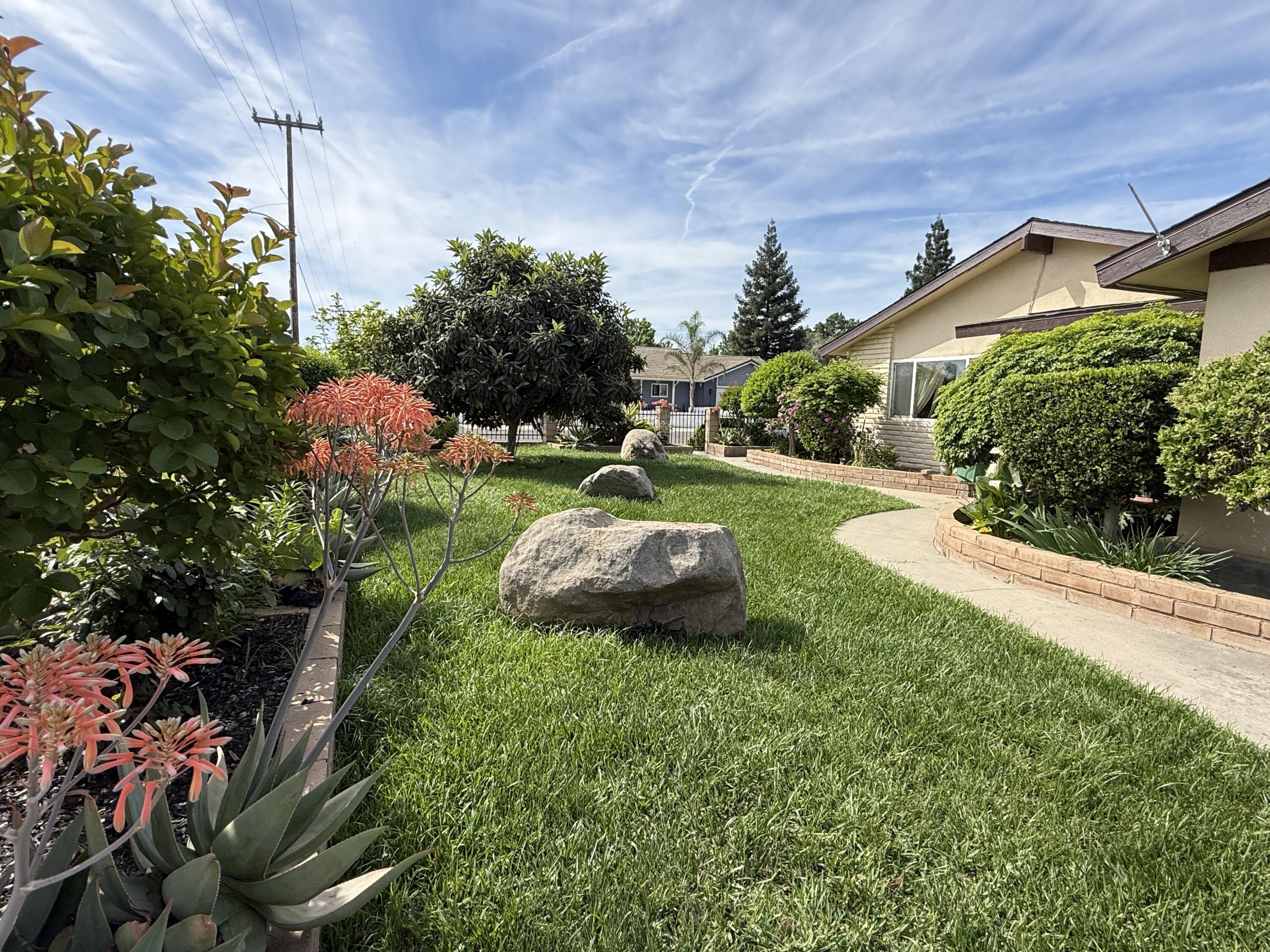 1047 S Linwood St, Visalia, CA 93277