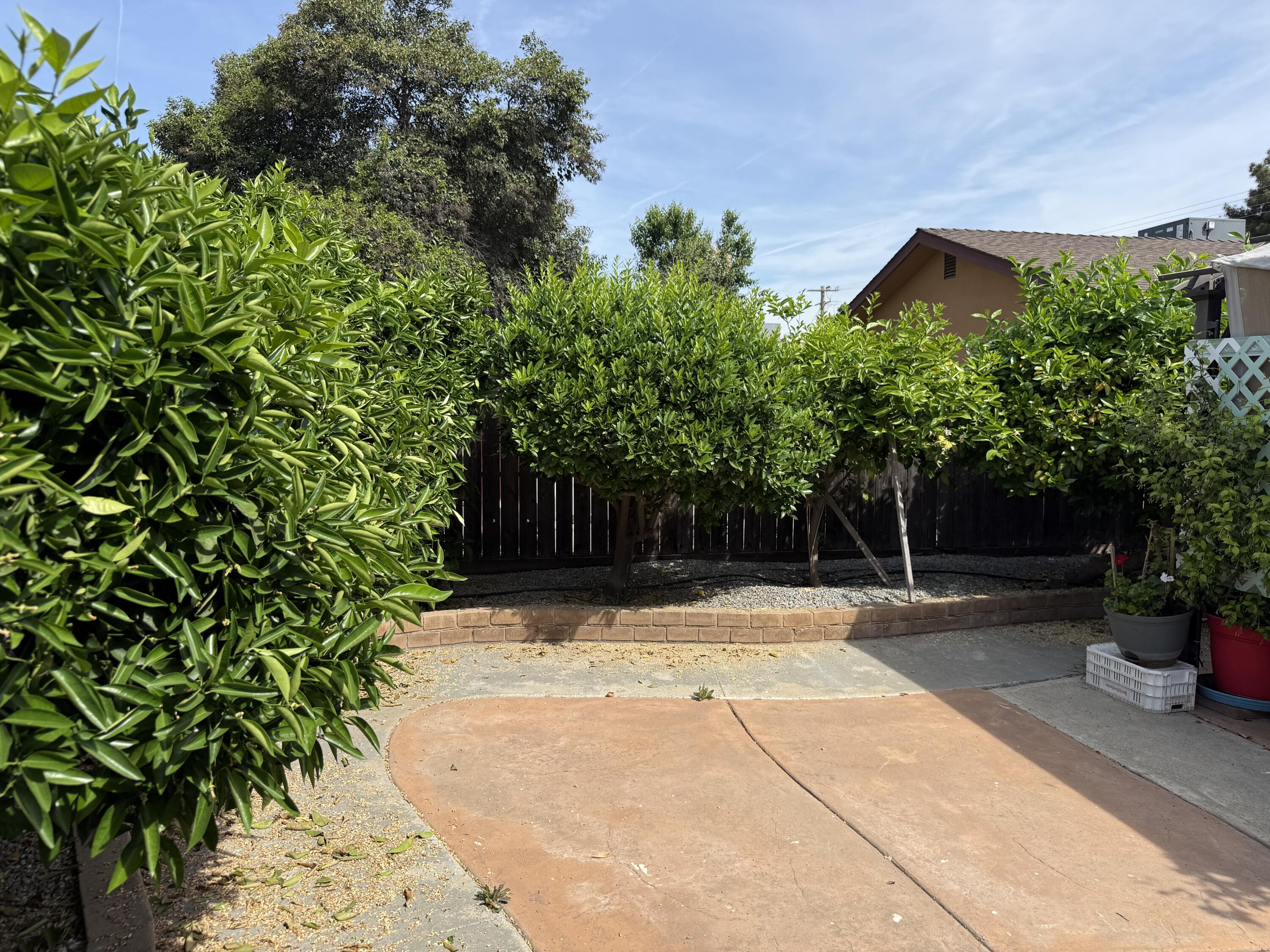 1047 S Linwood St, Visalia, CA 93277