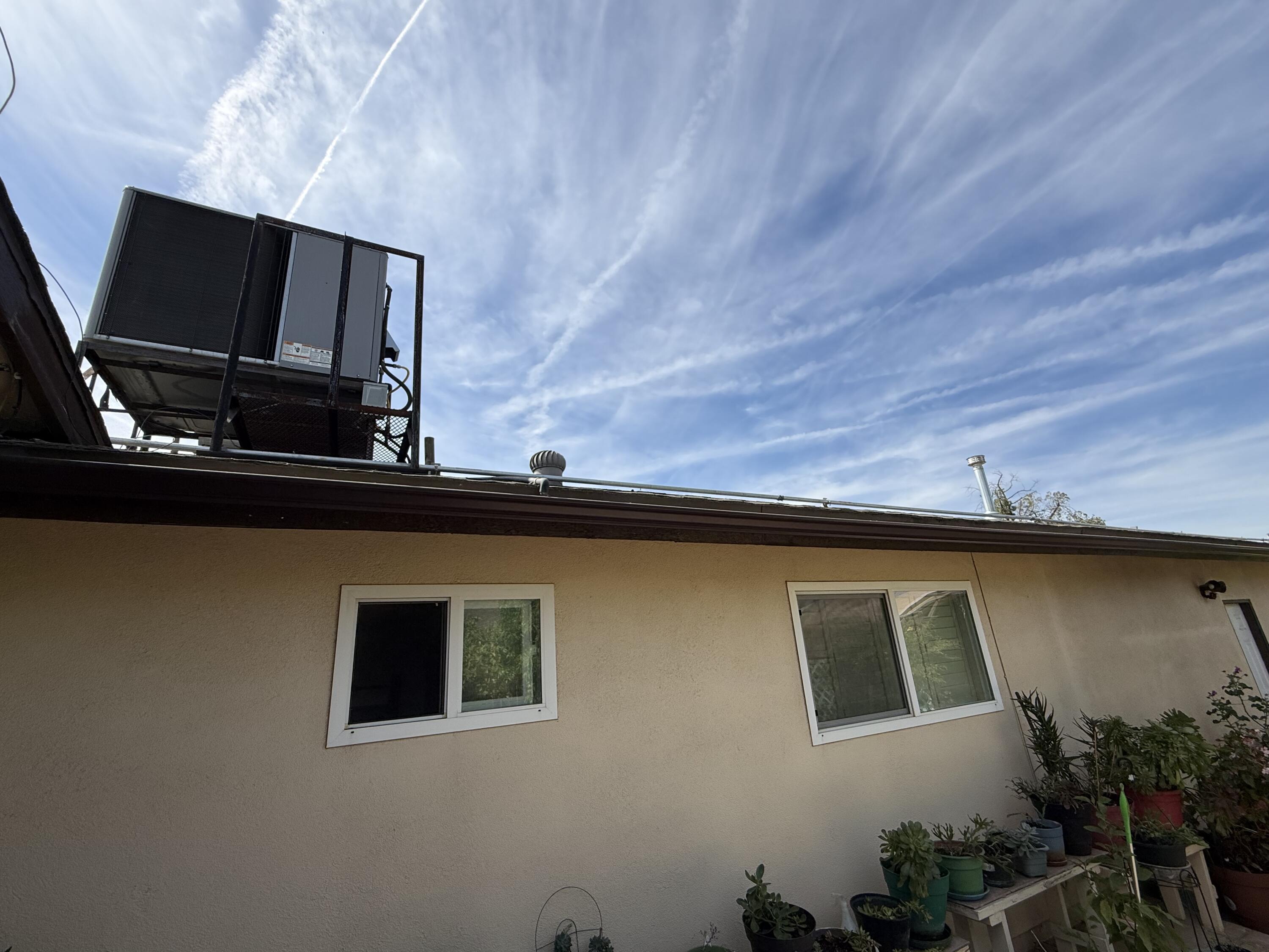 1047 S Linwood St, Visalia, CA 93277