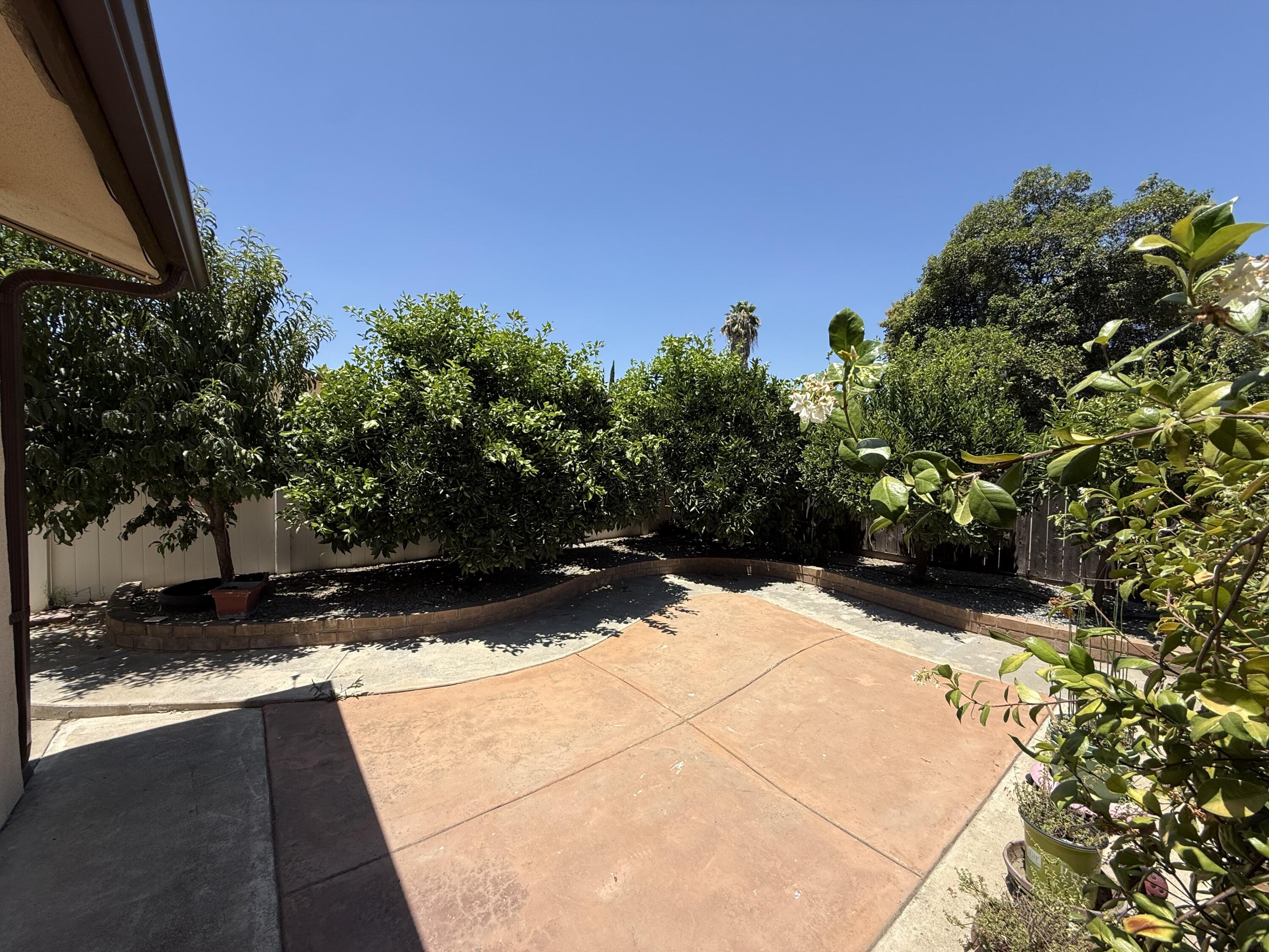 1047 S Linwood St, Visalia, CA 93277