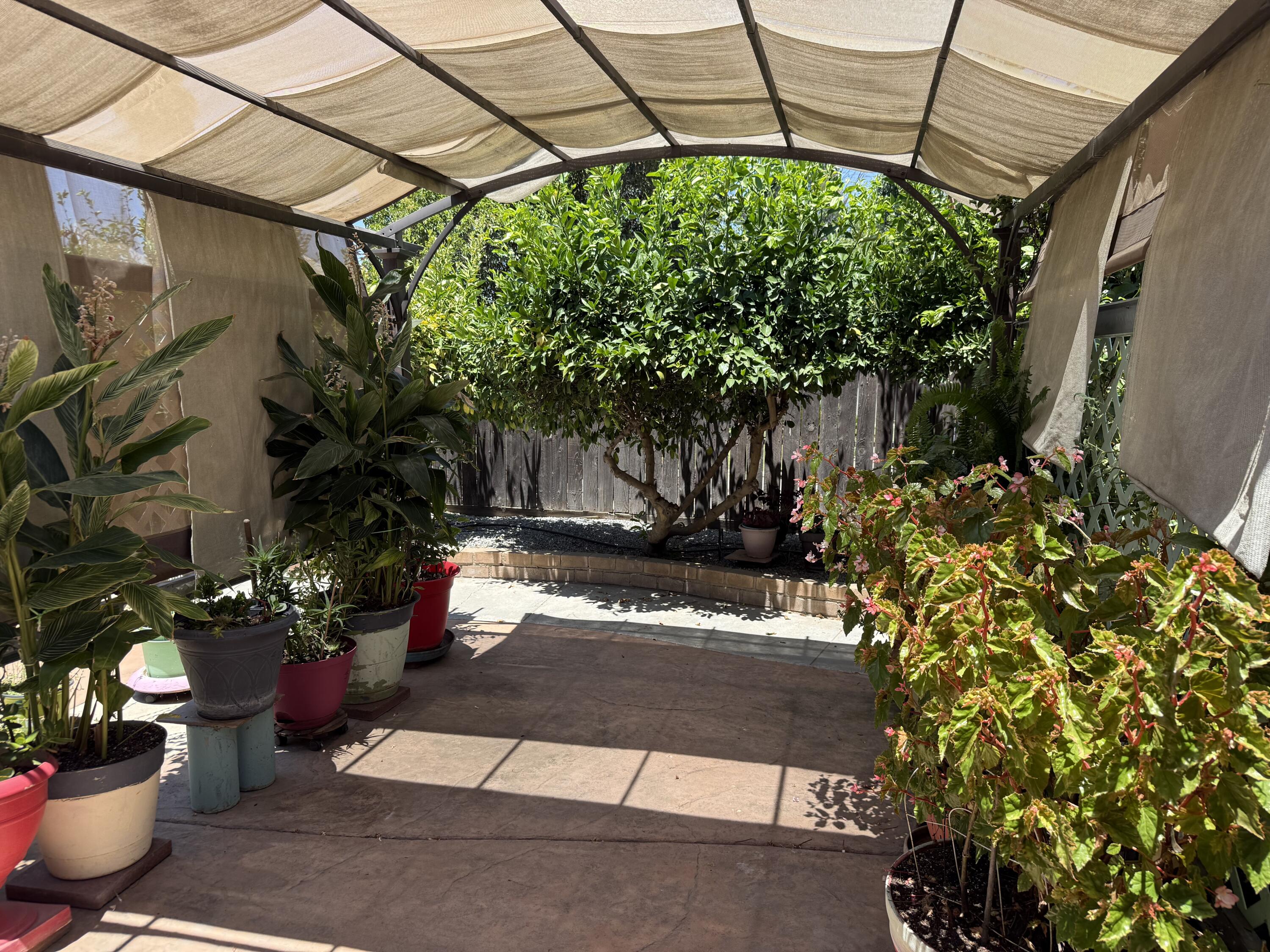 1047 S Linwood St, Visalia, CA 93277