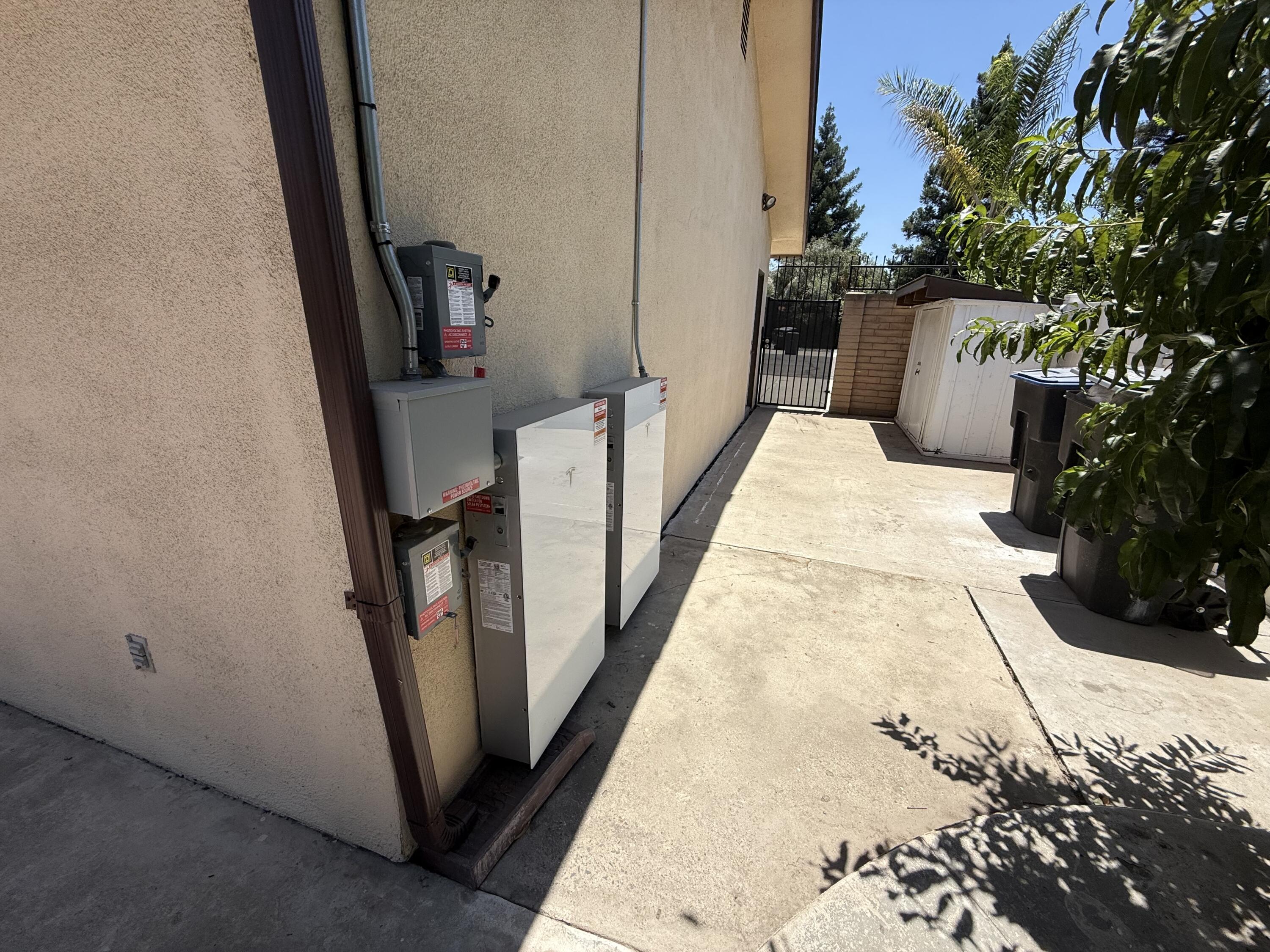1047 S Linwood St, Visalia, CA 93277