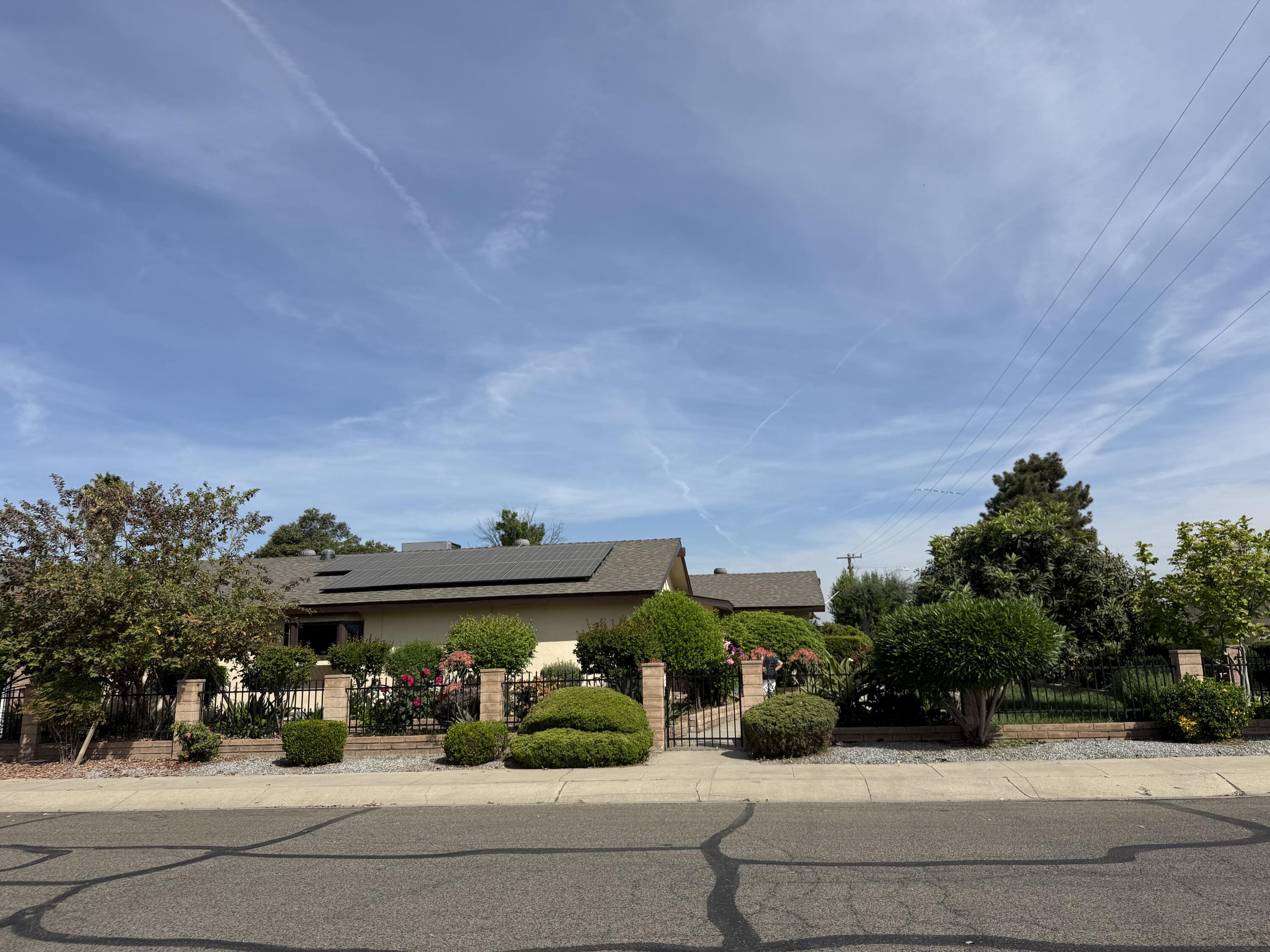 1047 S Linwood St, Visalia, CA 93277