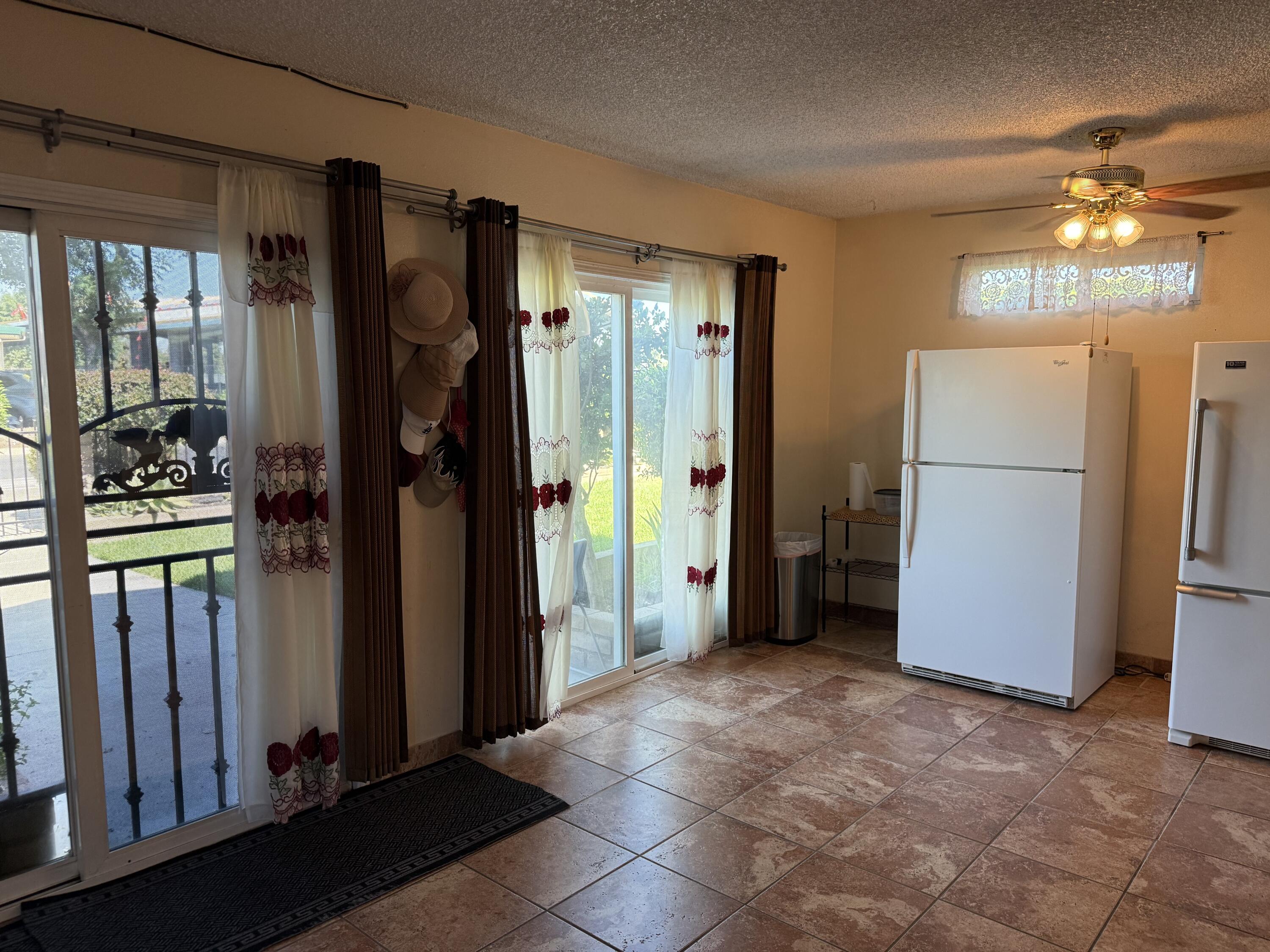 1047 S Linwood St, Visalia, CA 93277