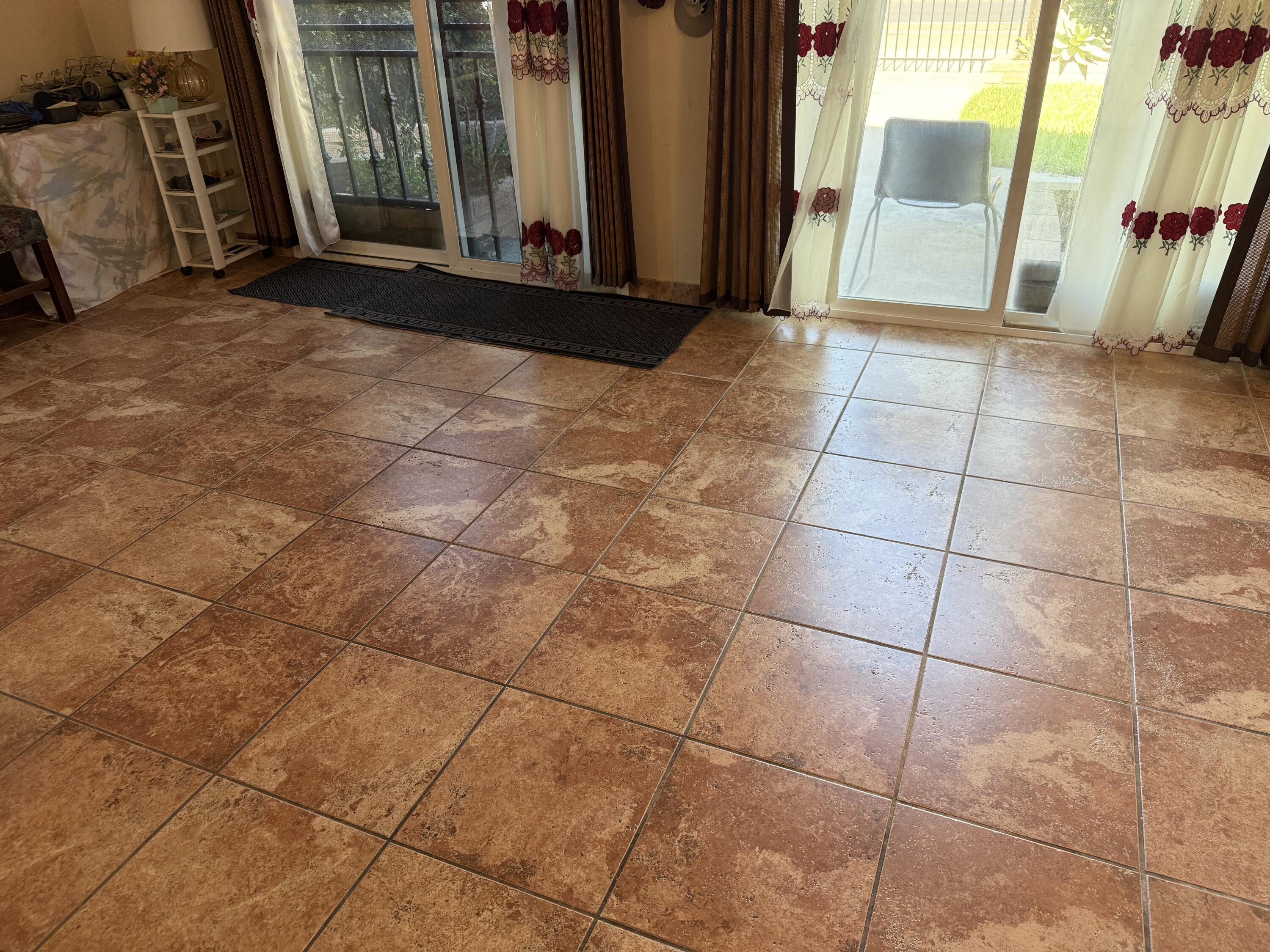 1047 S Linwood St, Visalia, CA 93277