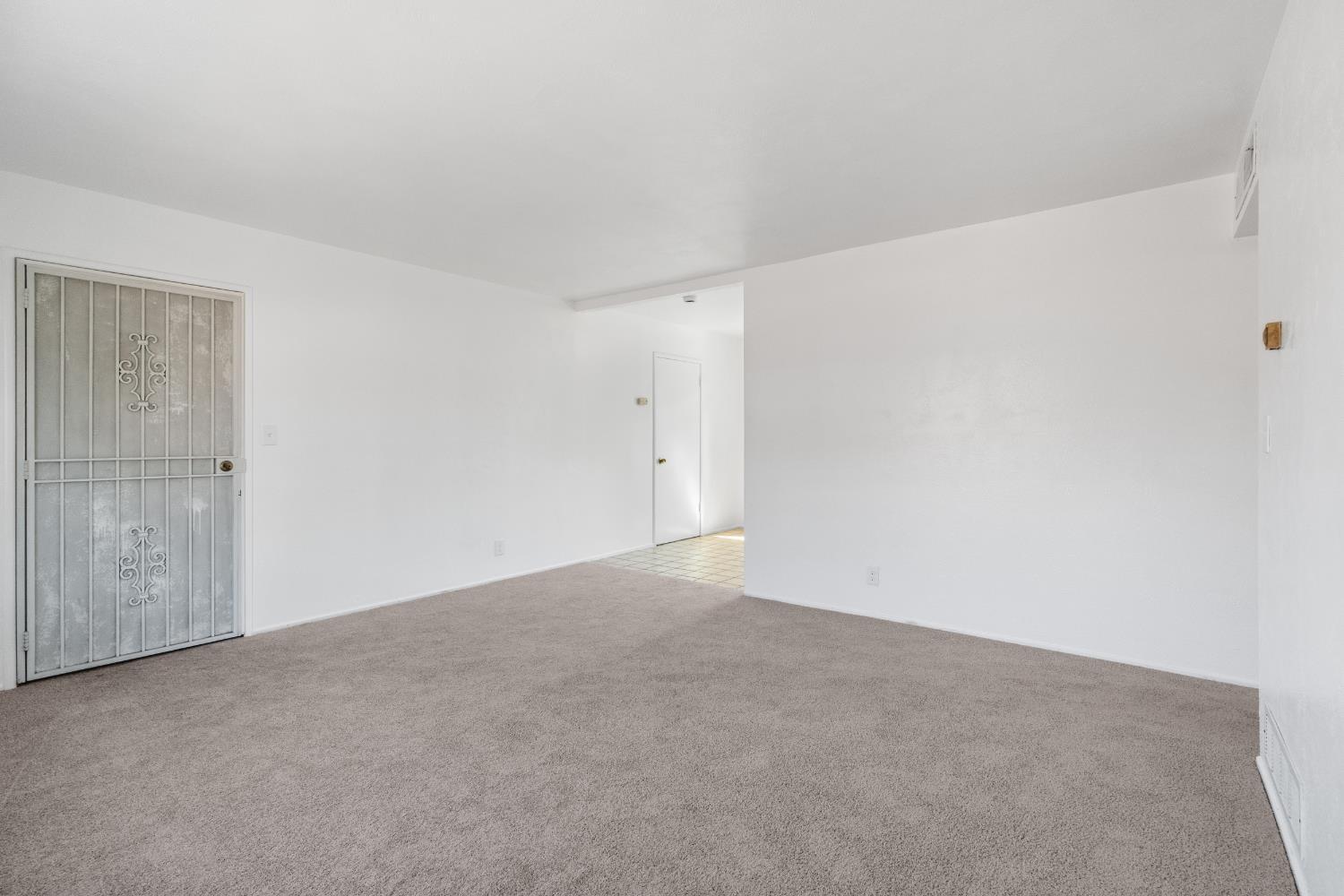 4584 E Tulare Ave, Fresno, CA 93702