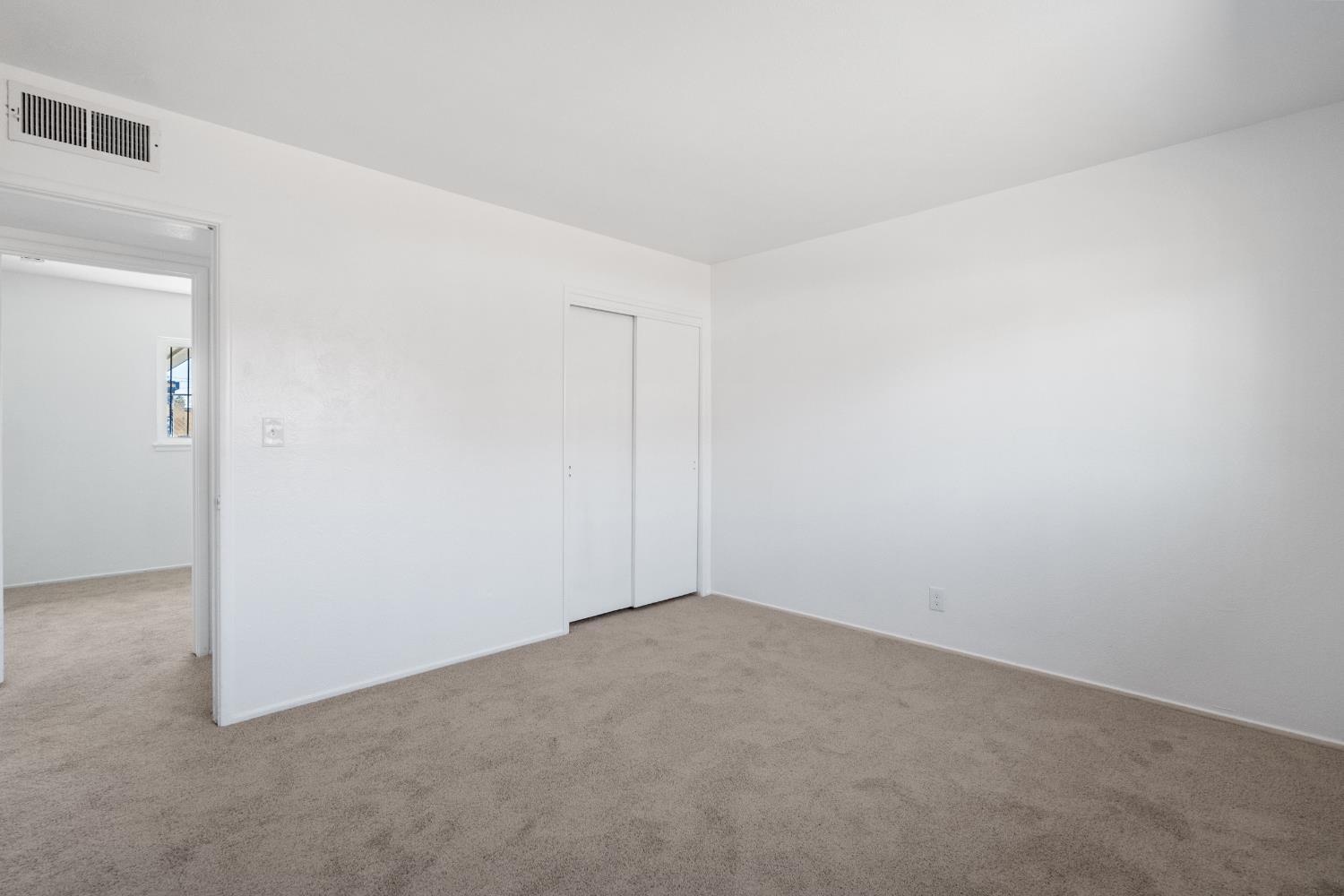 4584 E Tulare Ave, Fresno, CA 93702
