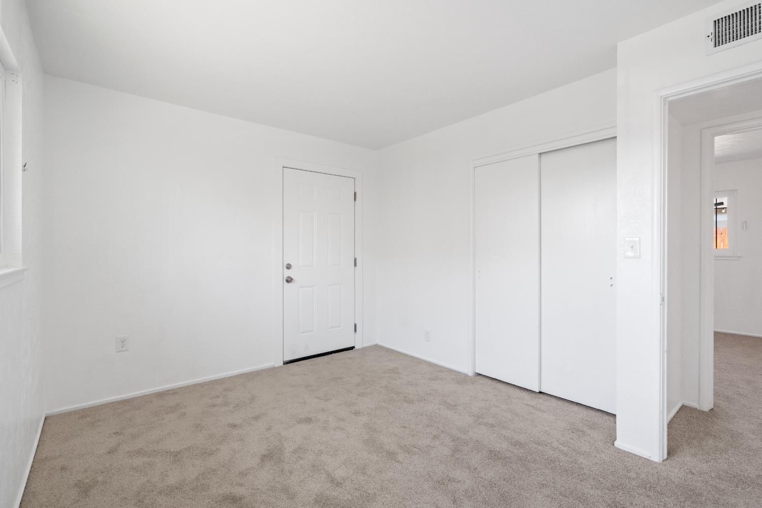 4584 E Tulare Ave, Fresno, CA 93702