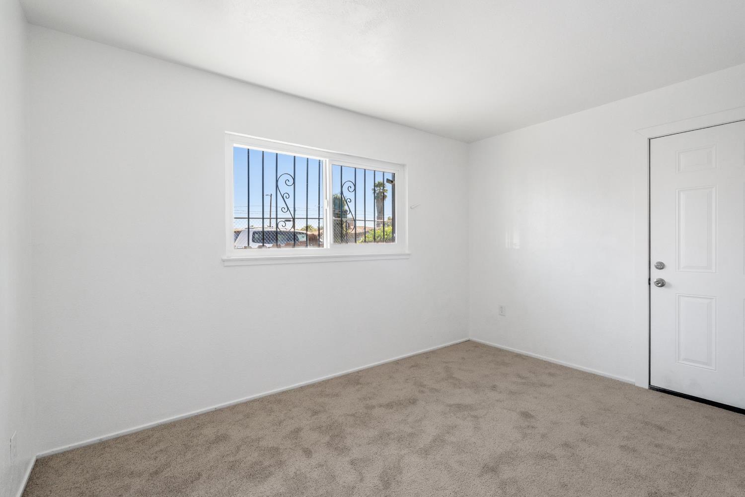4584 E Tulare Ave, Fresno, CA 93702