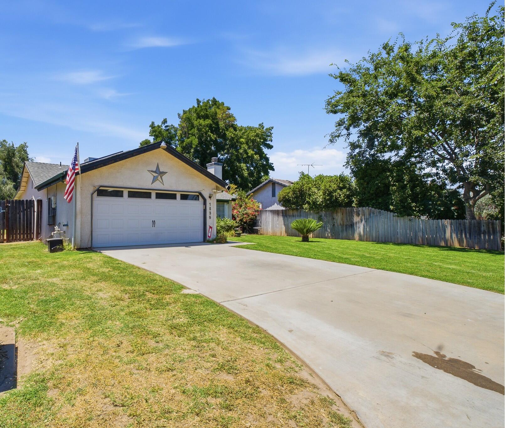 1535 Hartley Ave, Farmersville, CA 93223