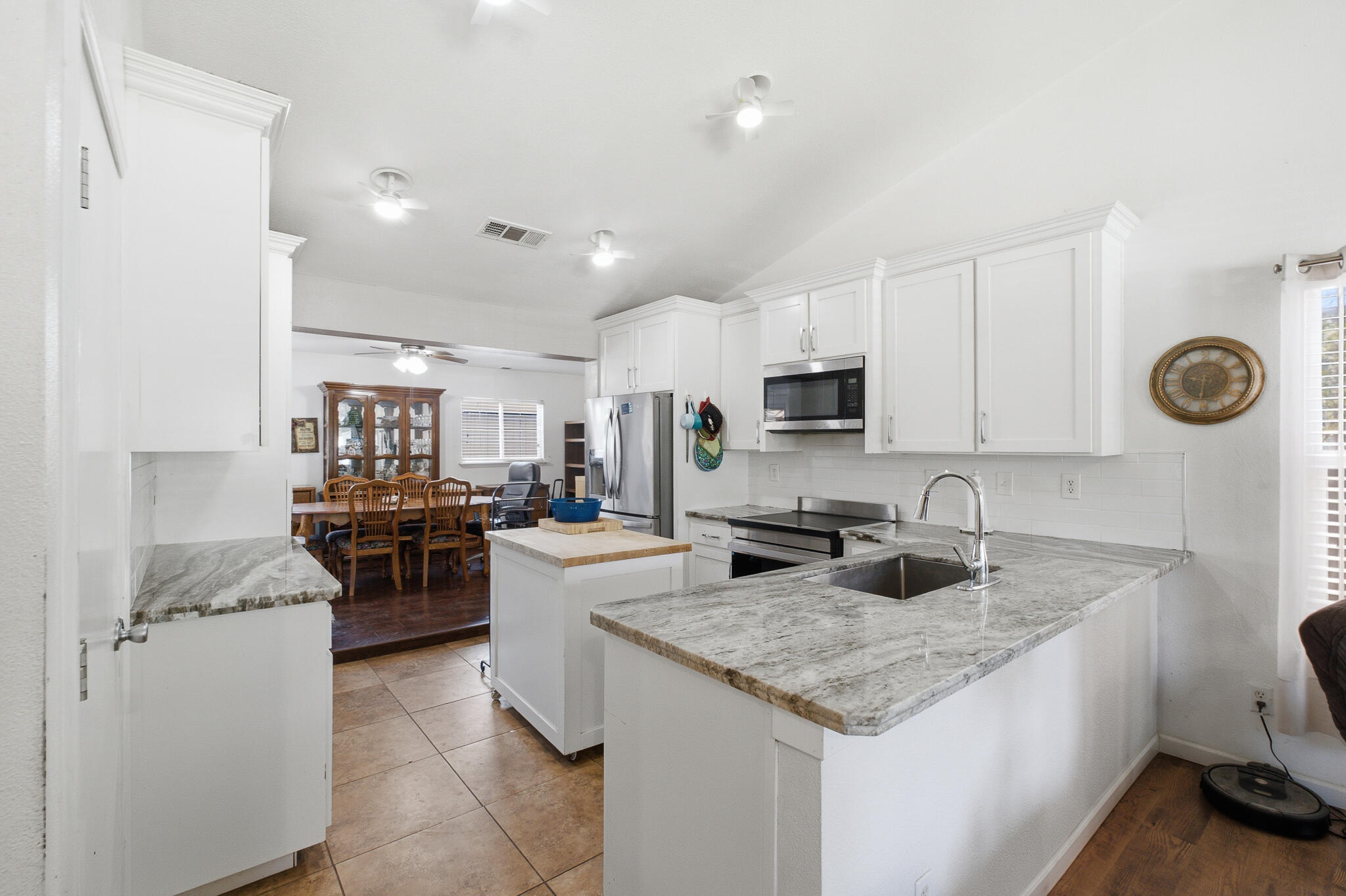 1535 Hartley Ave, Farmersville, CA 93223