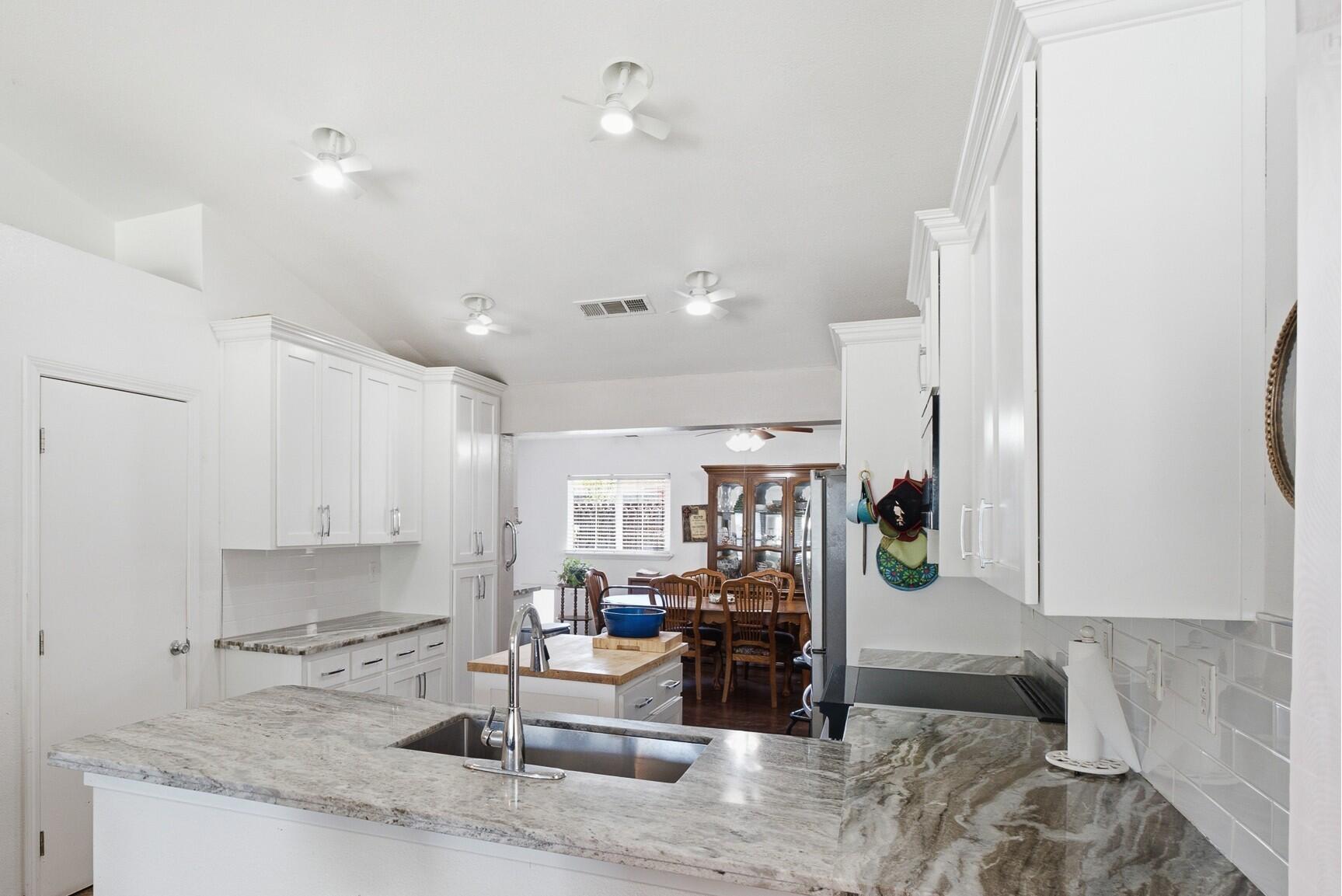 1535 Hartley Ave, Farmersville, CA 93223