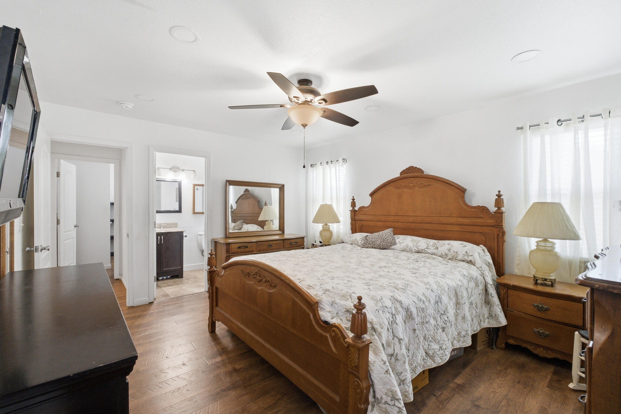1535 Hartley Ave, Farmersville, CA 93223