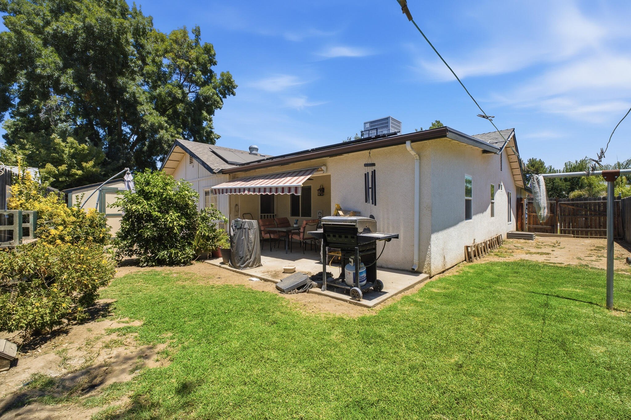 1535 Hartley Ave, Farmersville, CA 93223
