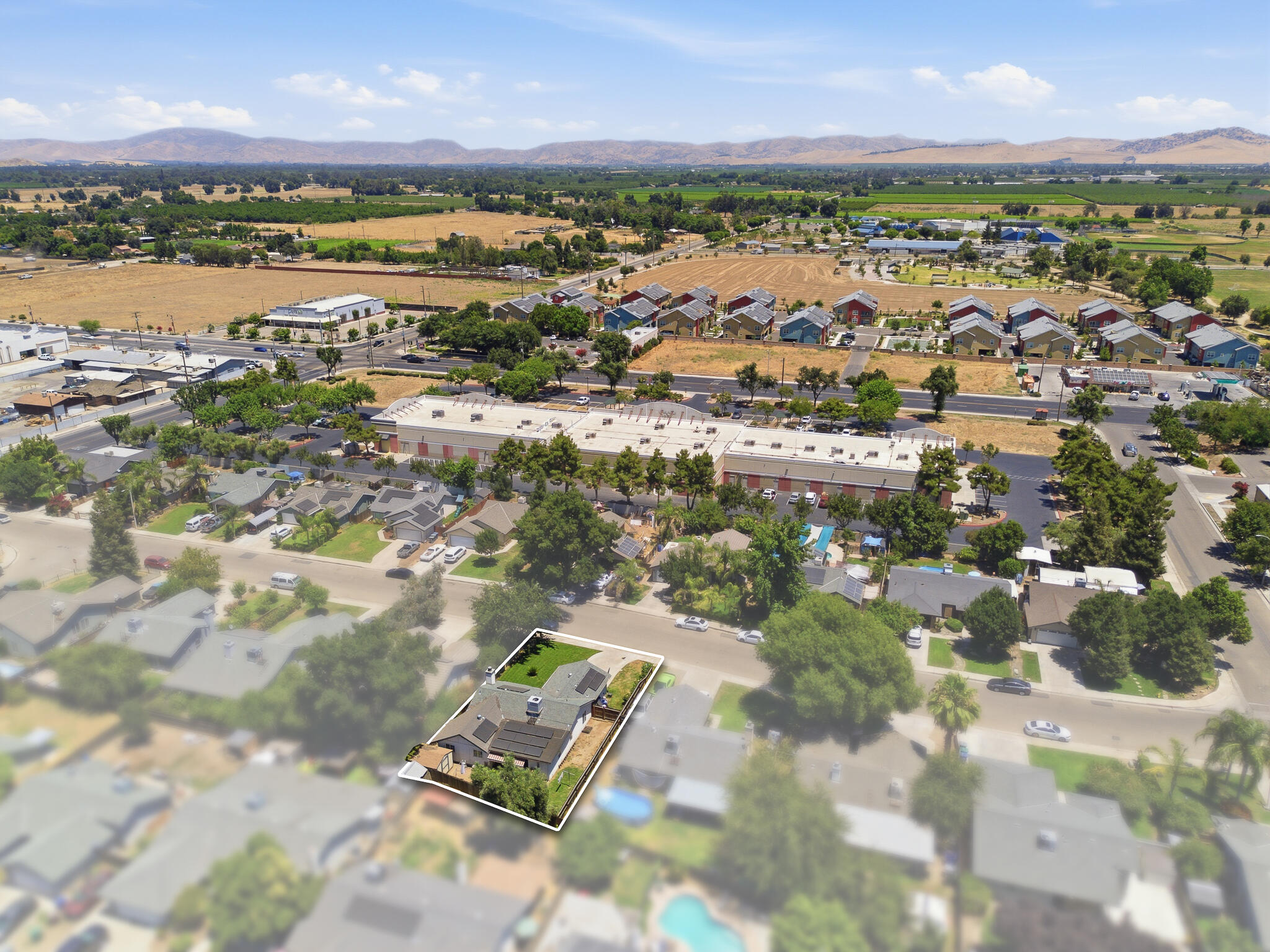 1535 Hartley Ave, Farmersville, CA 93223